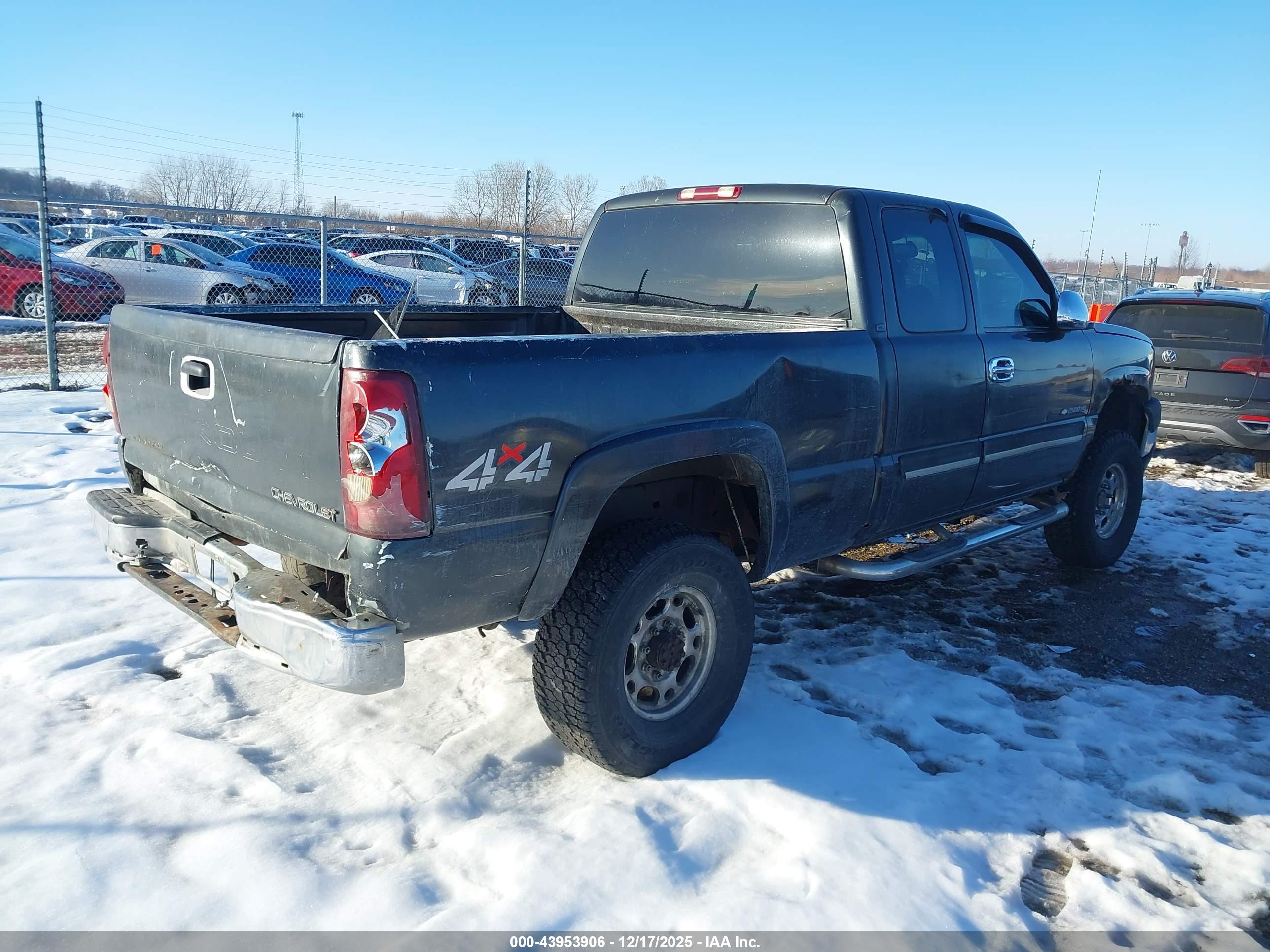 CHEVROLET SILVERADO image 4