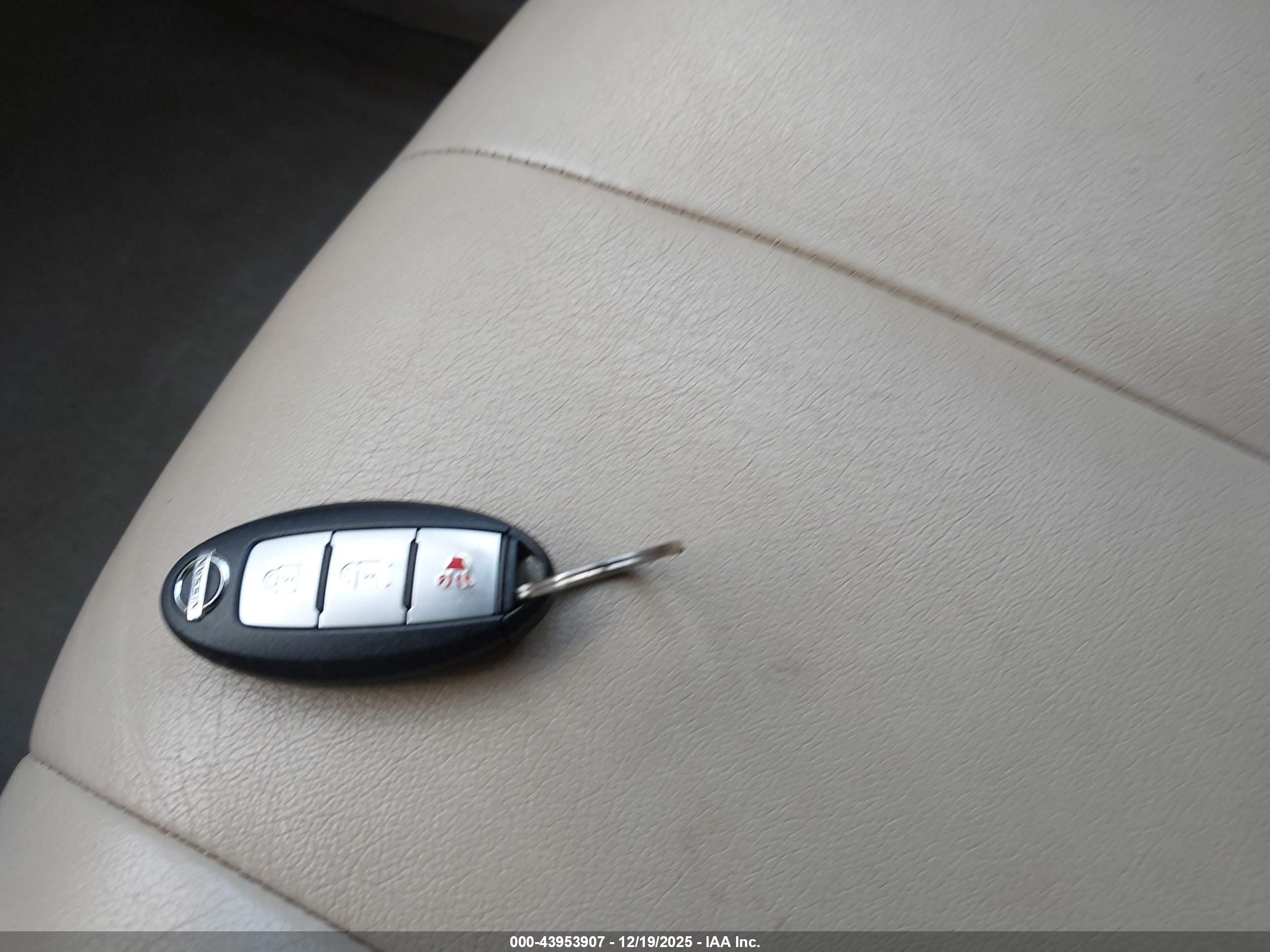 NISSAN MURANO image 11