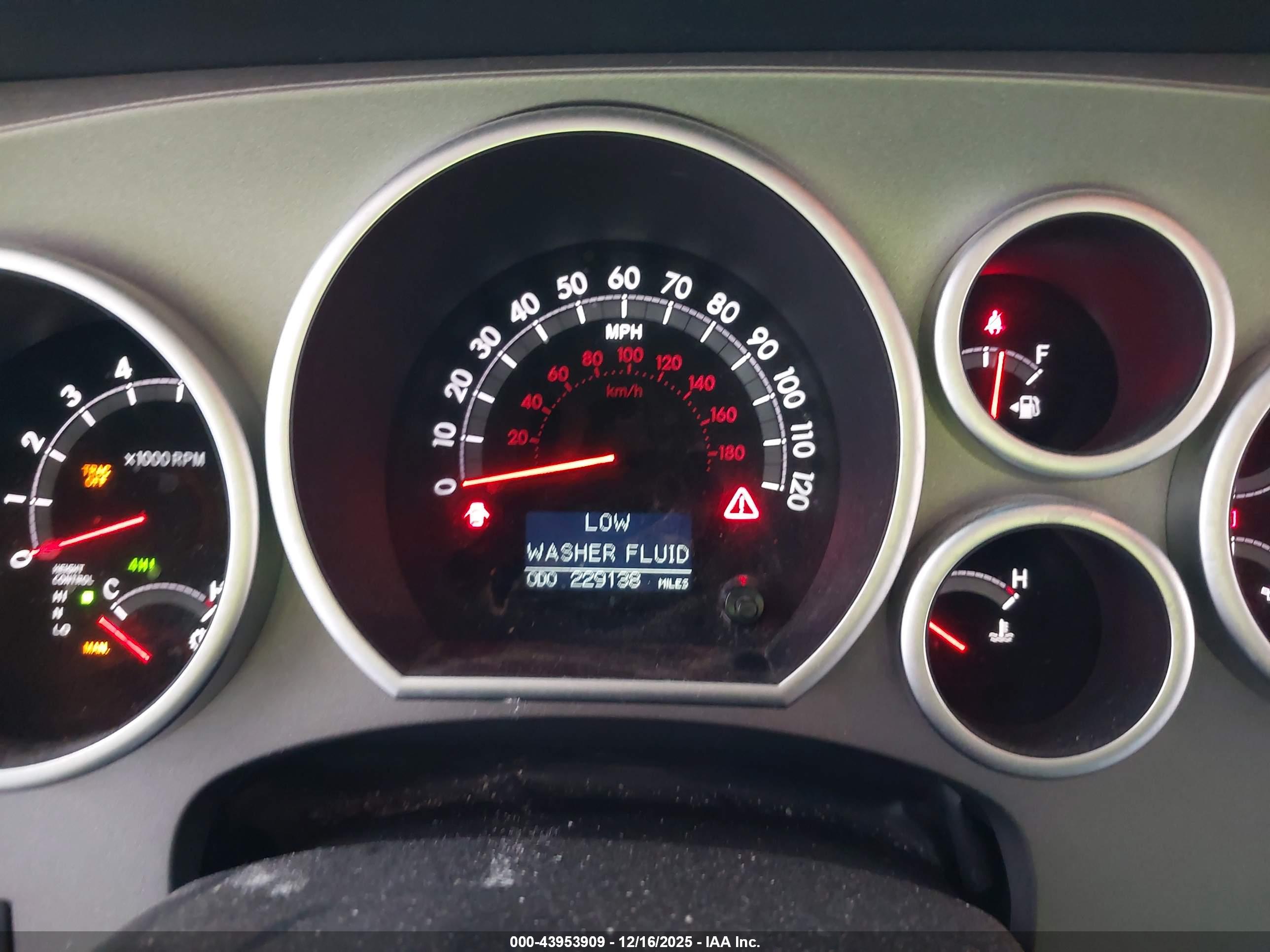 TOYOTA SEQUOIA image 7