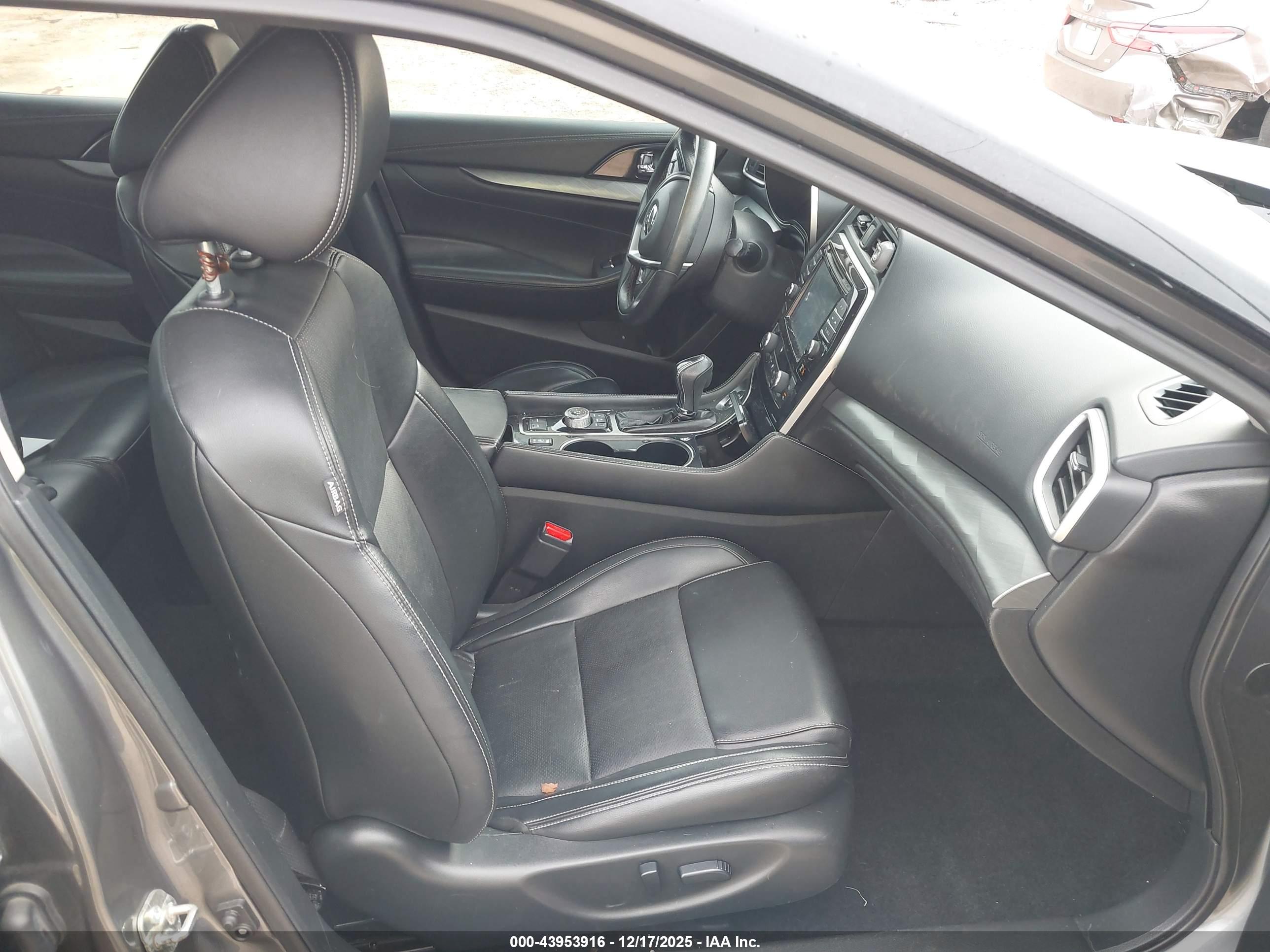 NISSAN MAXIMA image 5