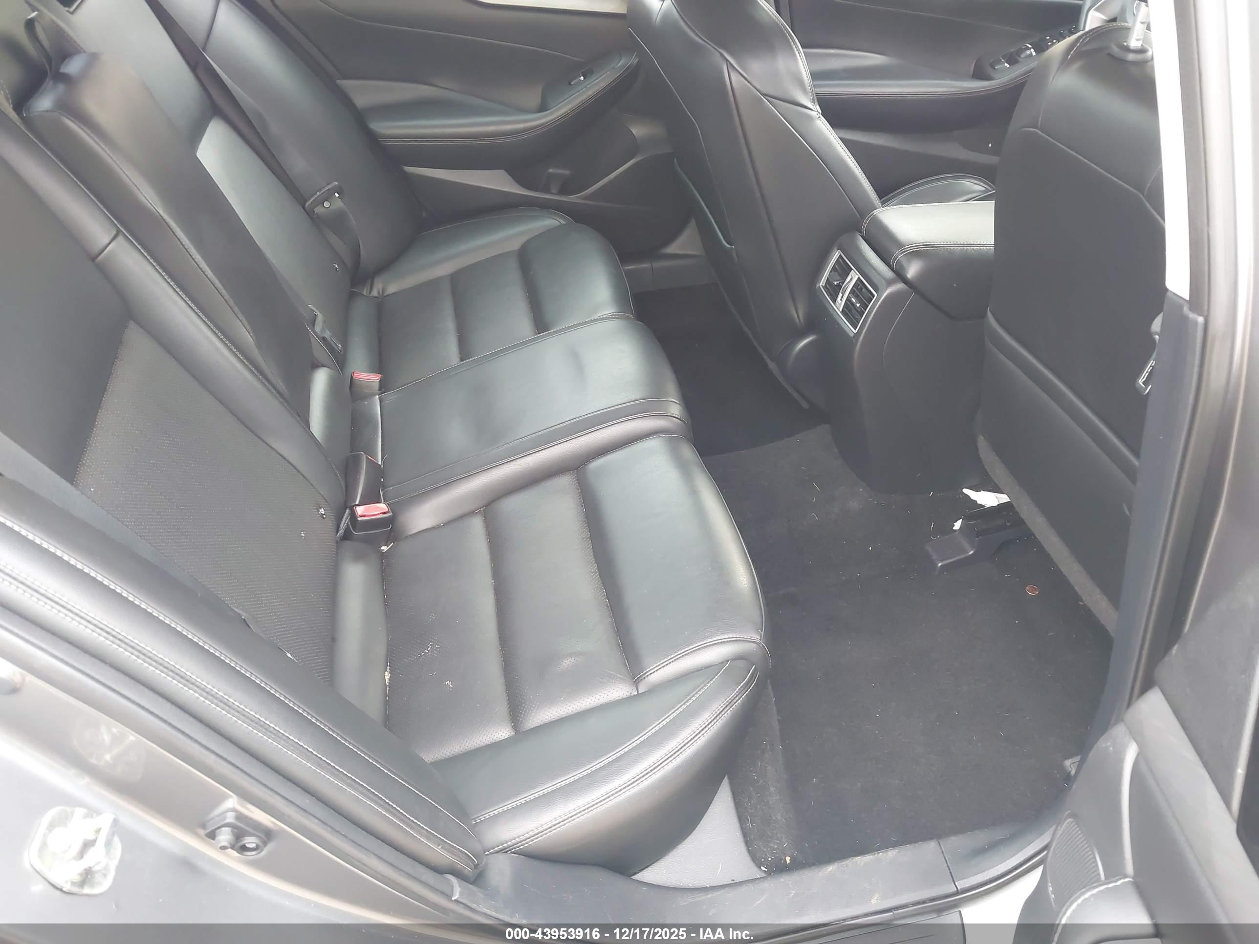 NISSAN MAXIMA image 8