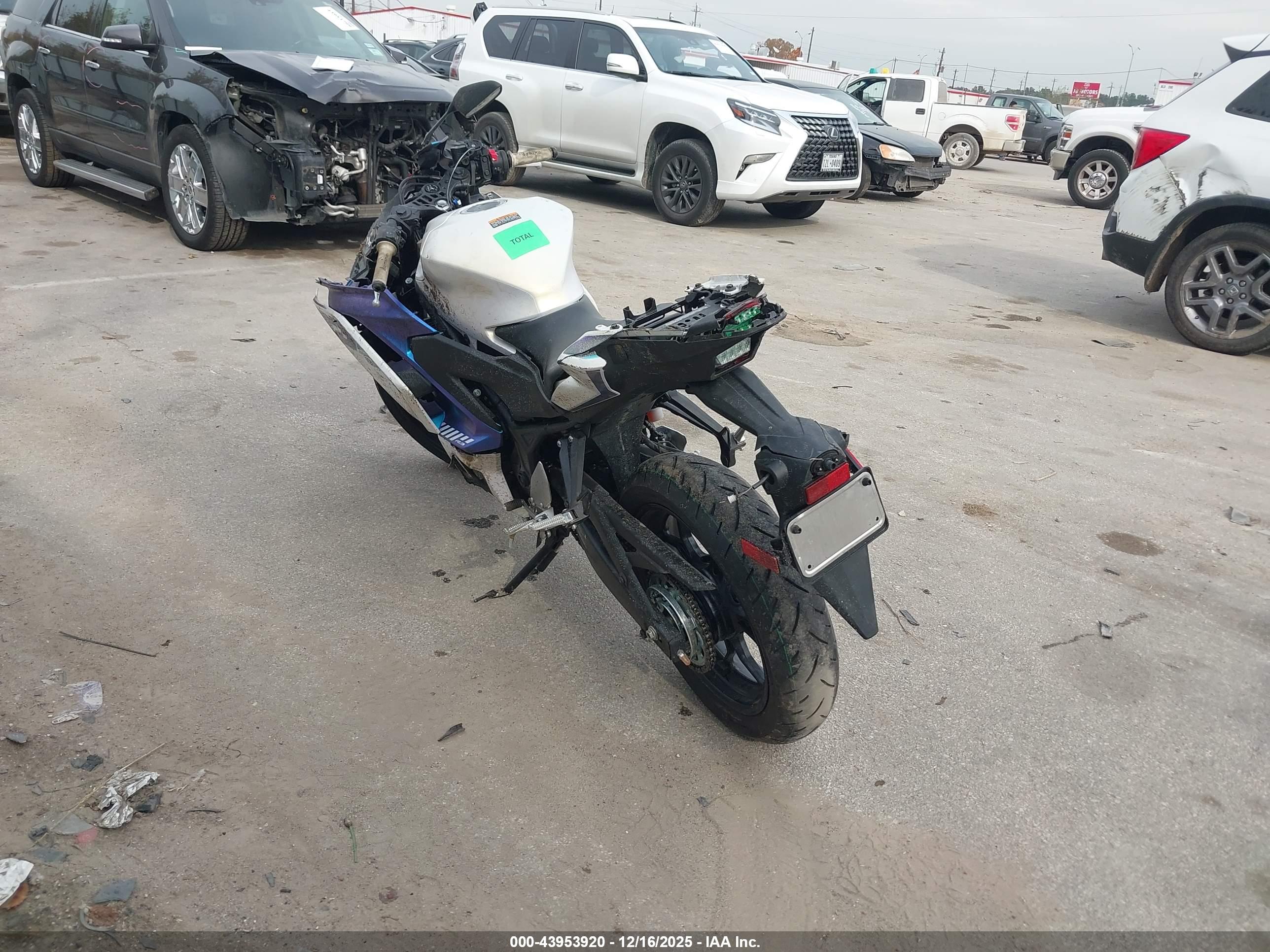 YAMAHA YFZ320 image 3