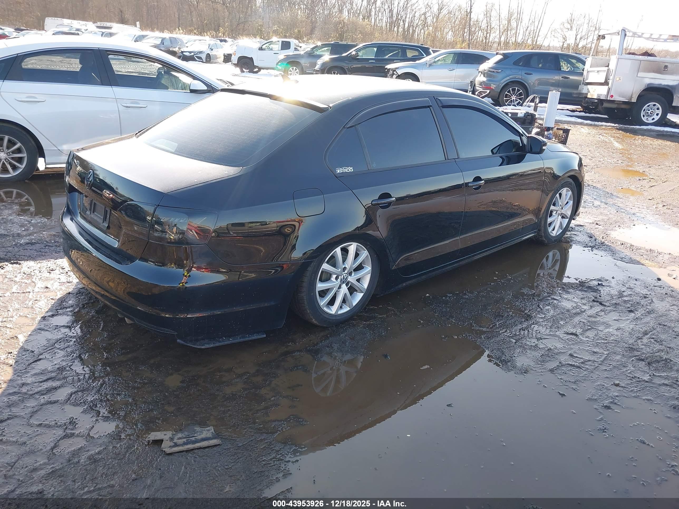 VOLKSWAGEN JETTA image 4