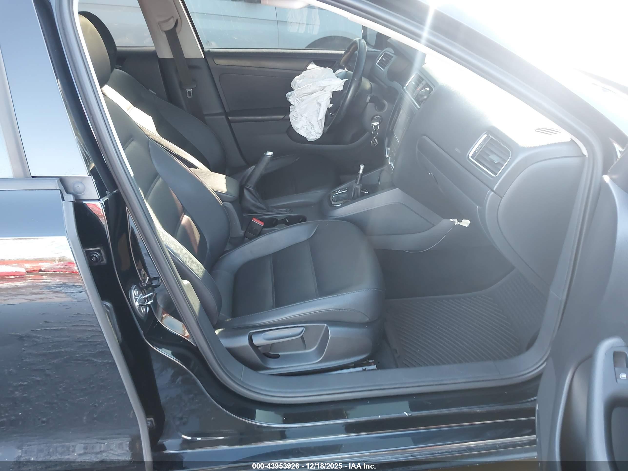 VOLKSWAGEN JETTA image 5