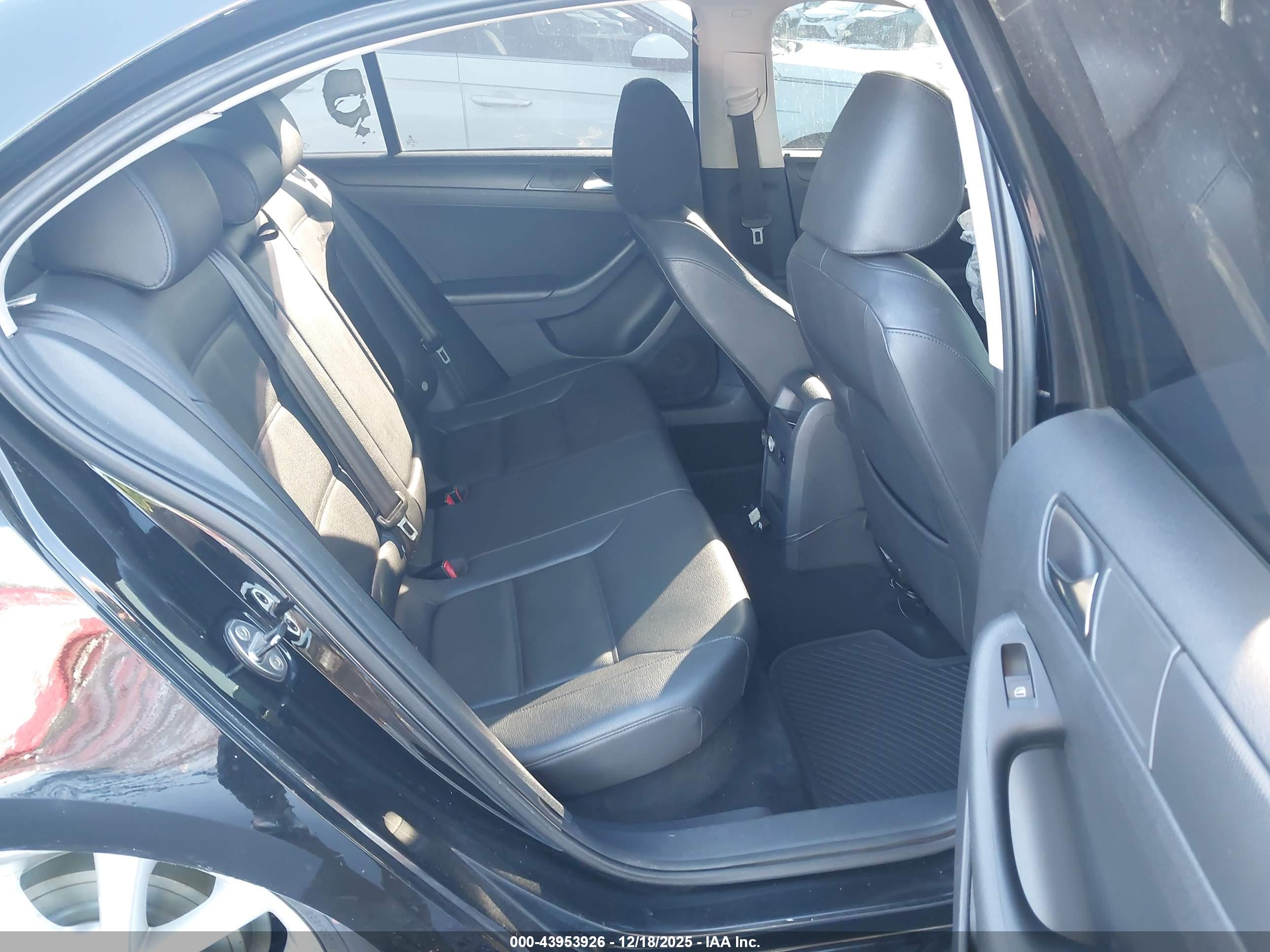 VOLKSWAGEN JETTA image 8