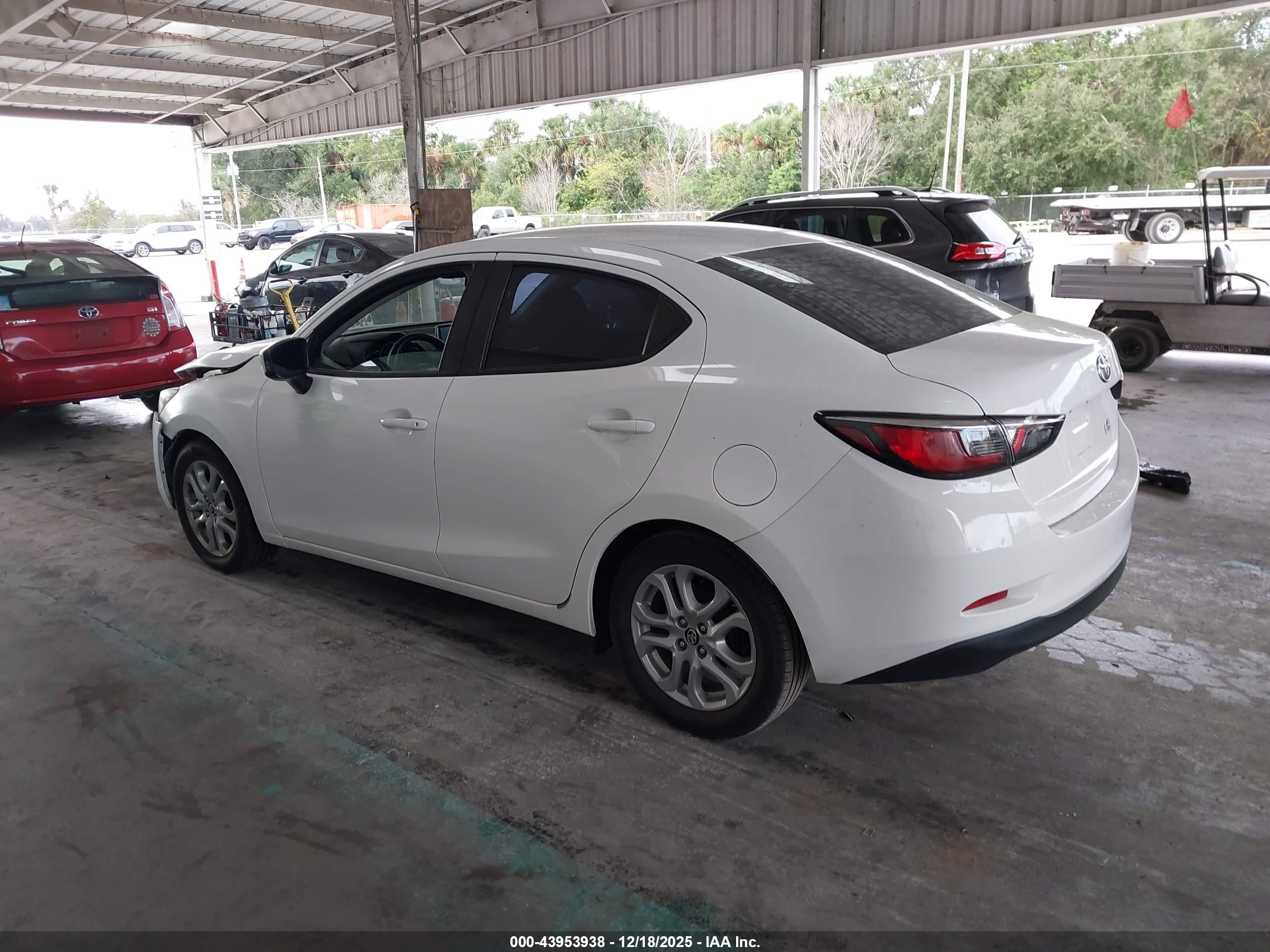 TOYOTA YARIS image 3