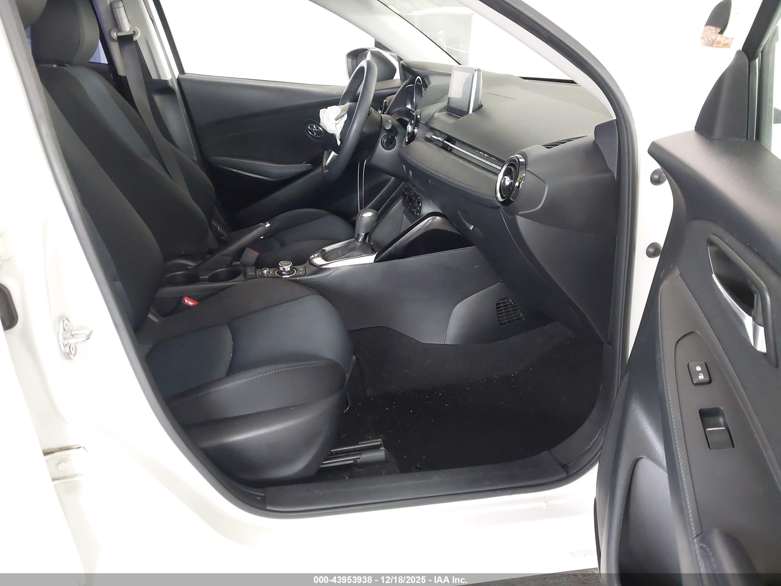 TOYOTA YARIS image 5