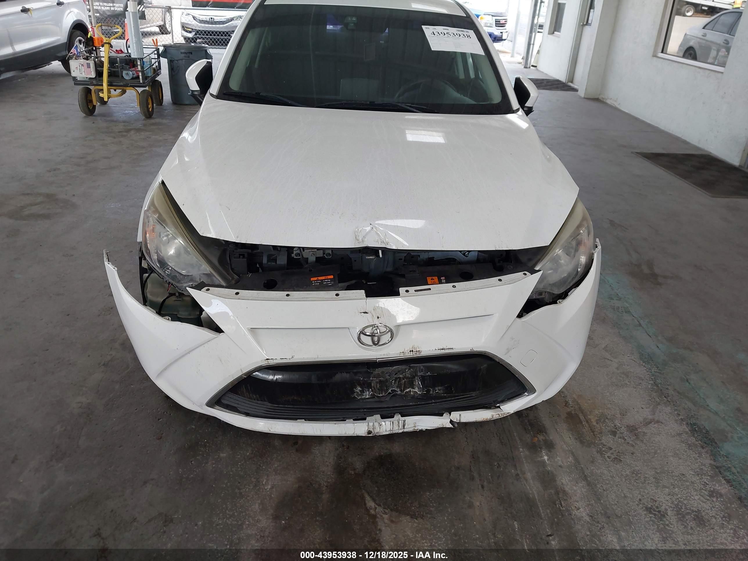 TOYOTA YARIS image 6