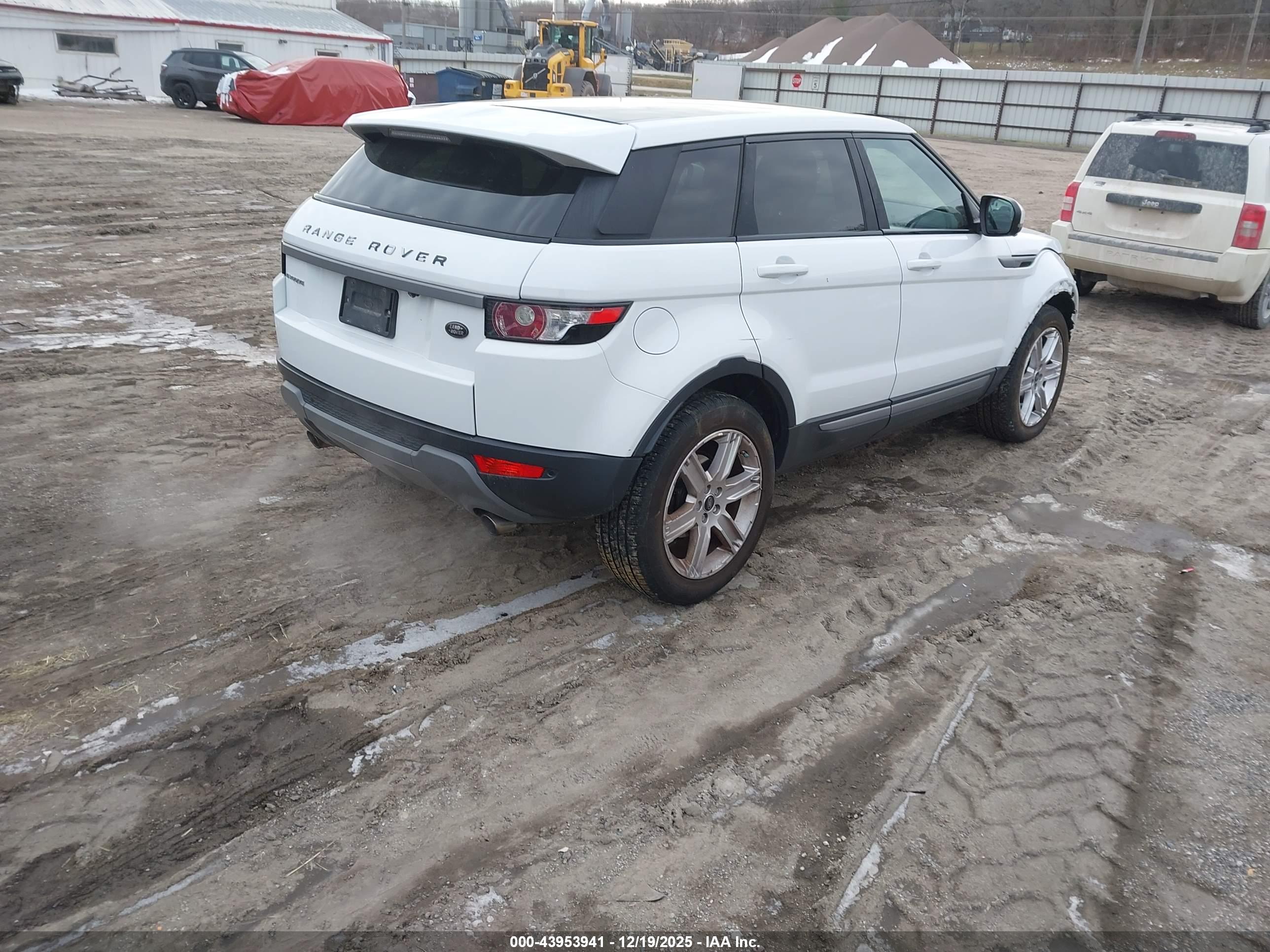 LAND ROVER image 4