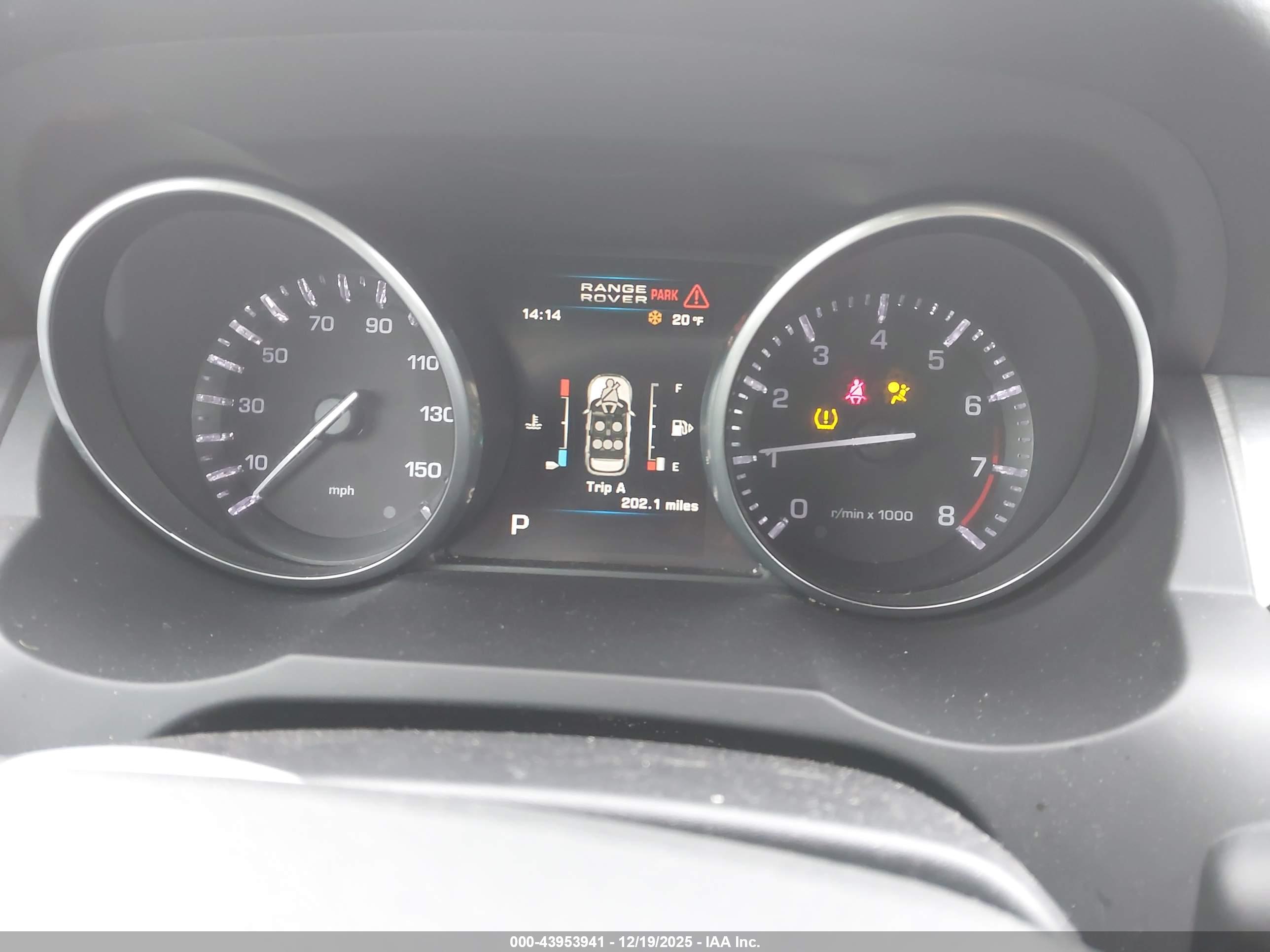 LAND ROVER image 7