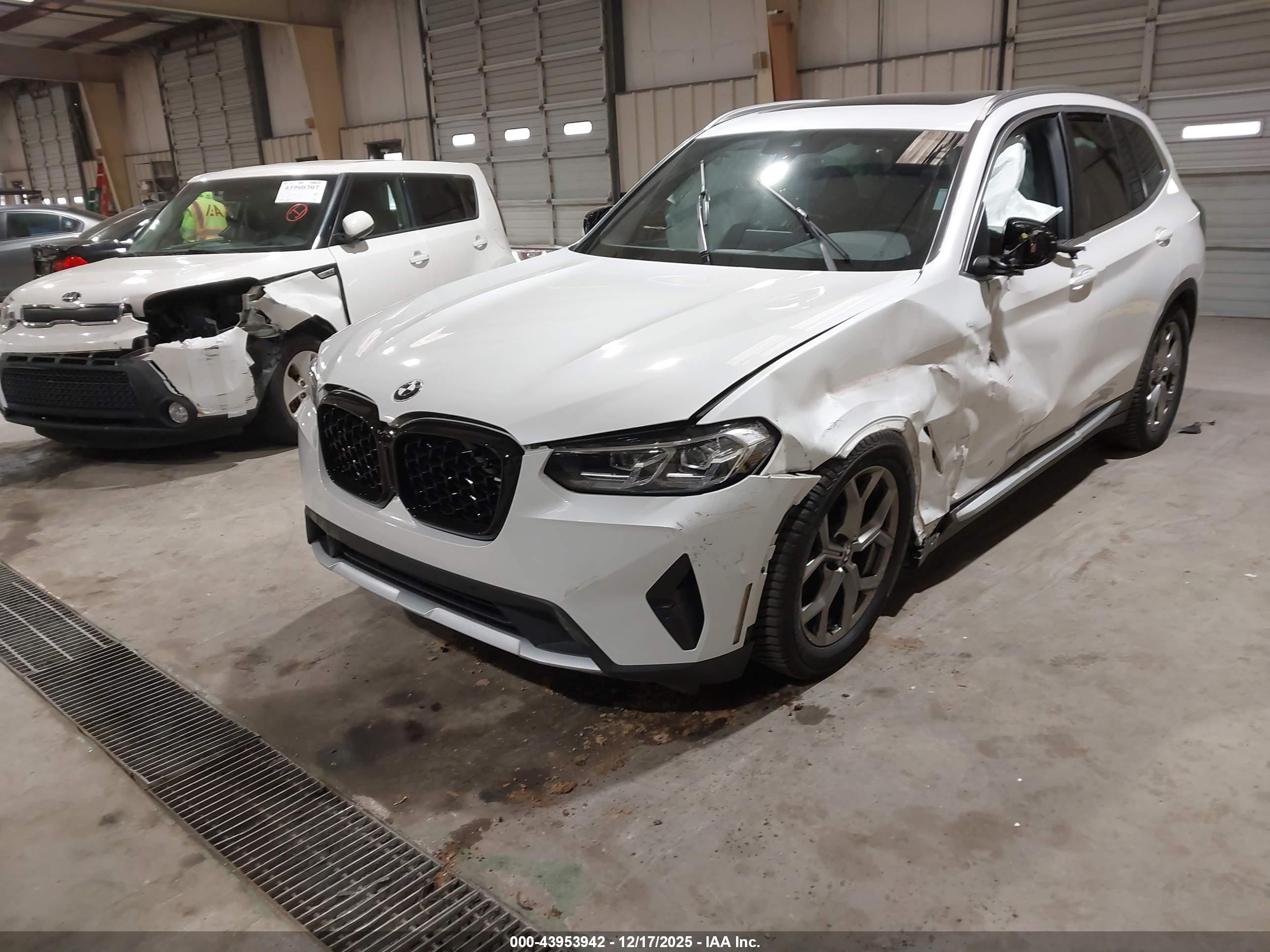 BMW X3 image 2