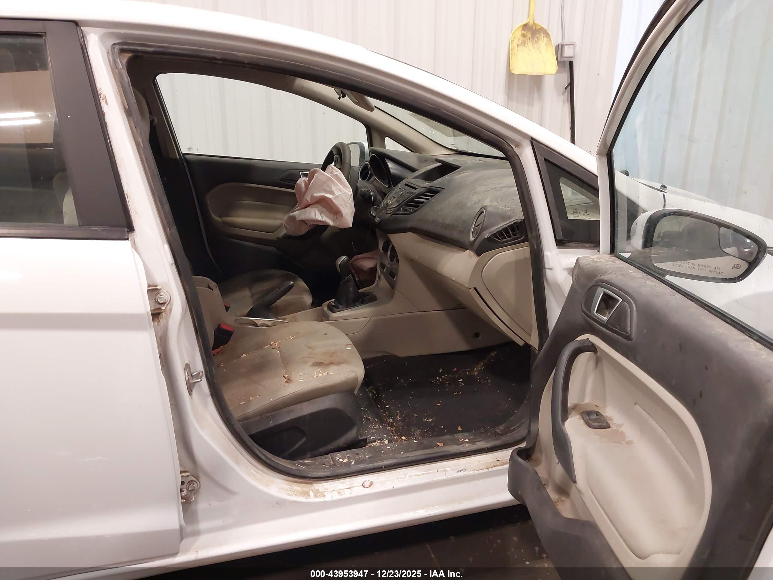 FORD FIESTA image 5
