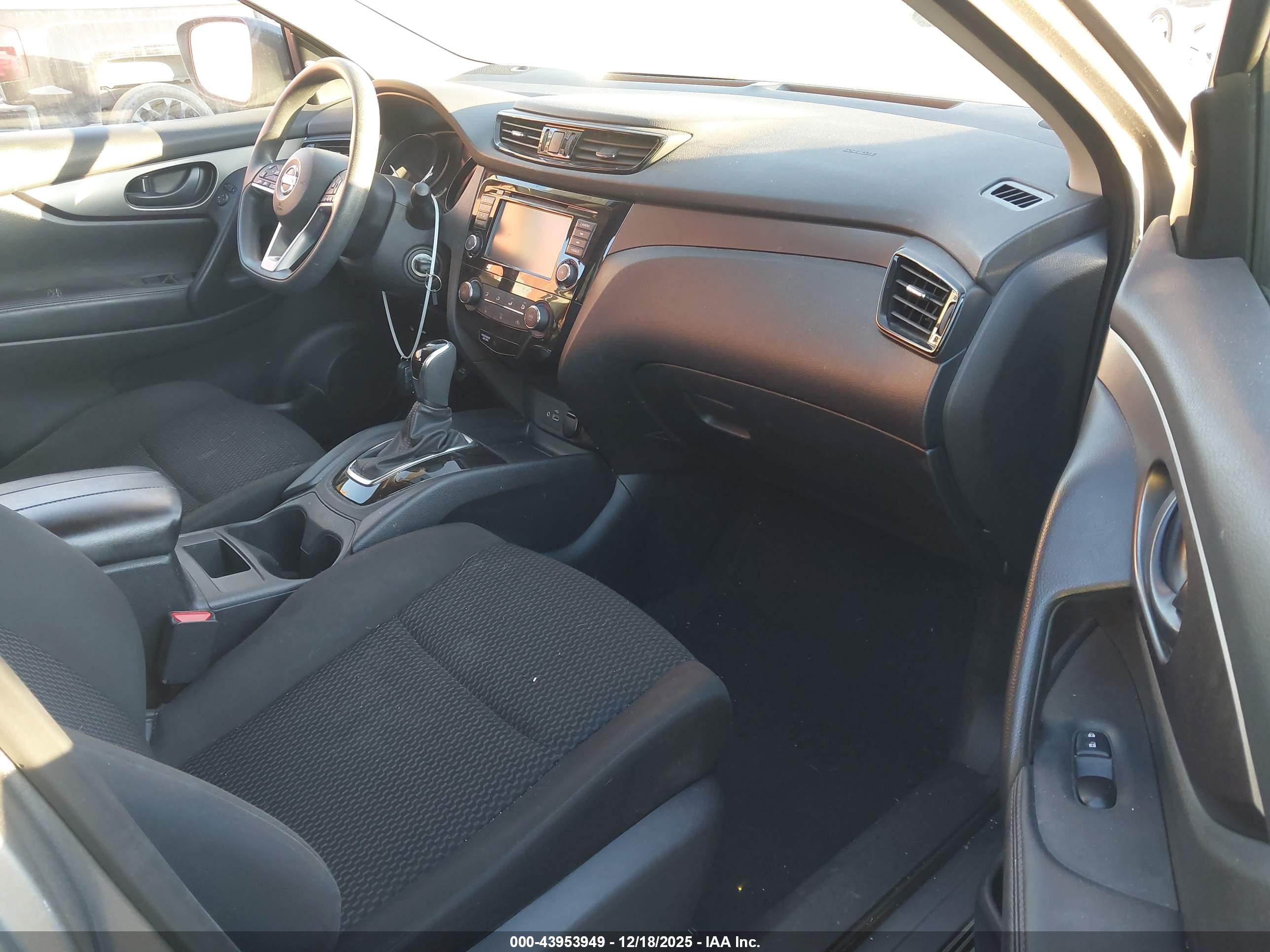 NISSAN ROGUE image 5