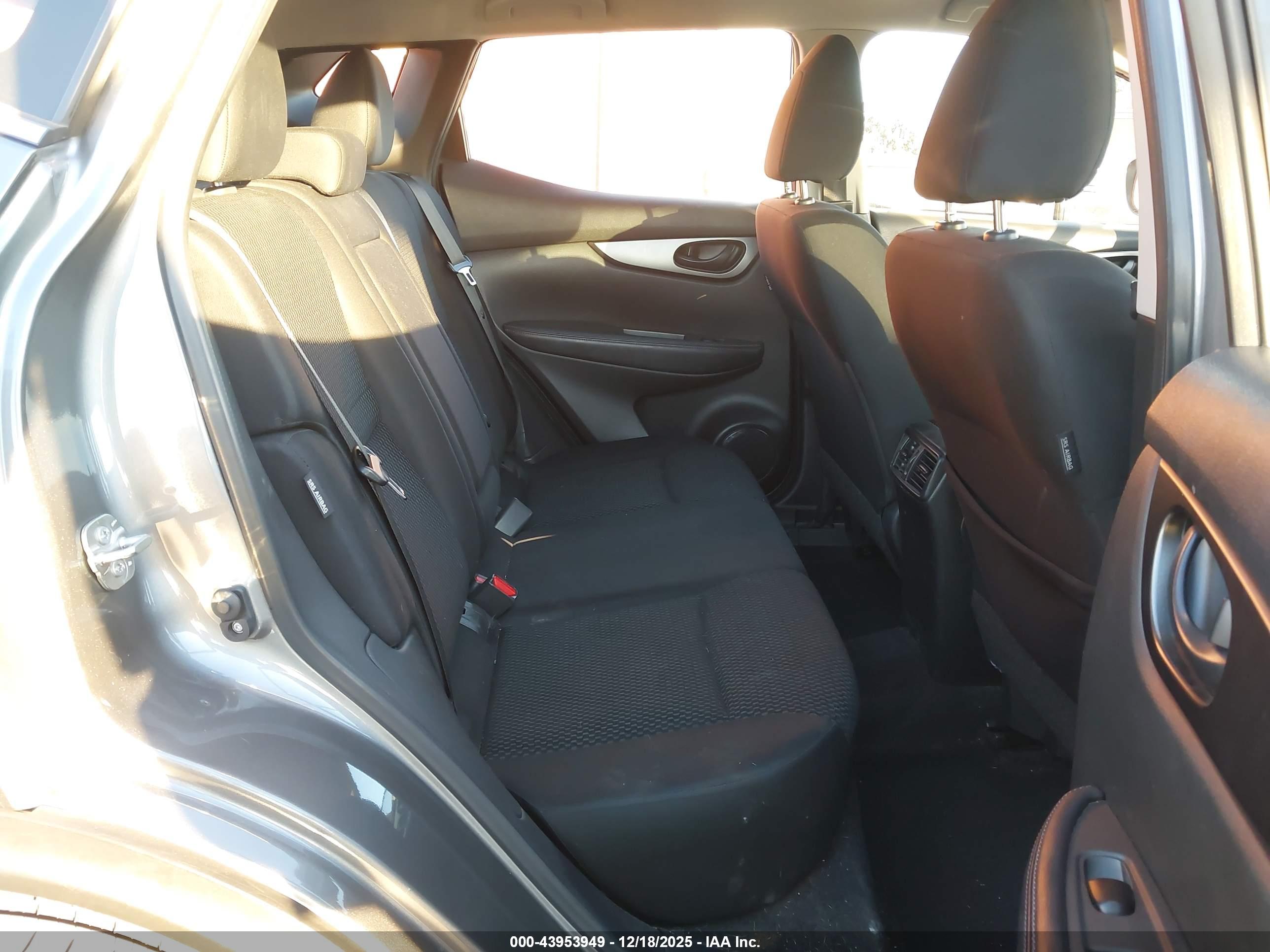 NISSAN ROGUE image 8