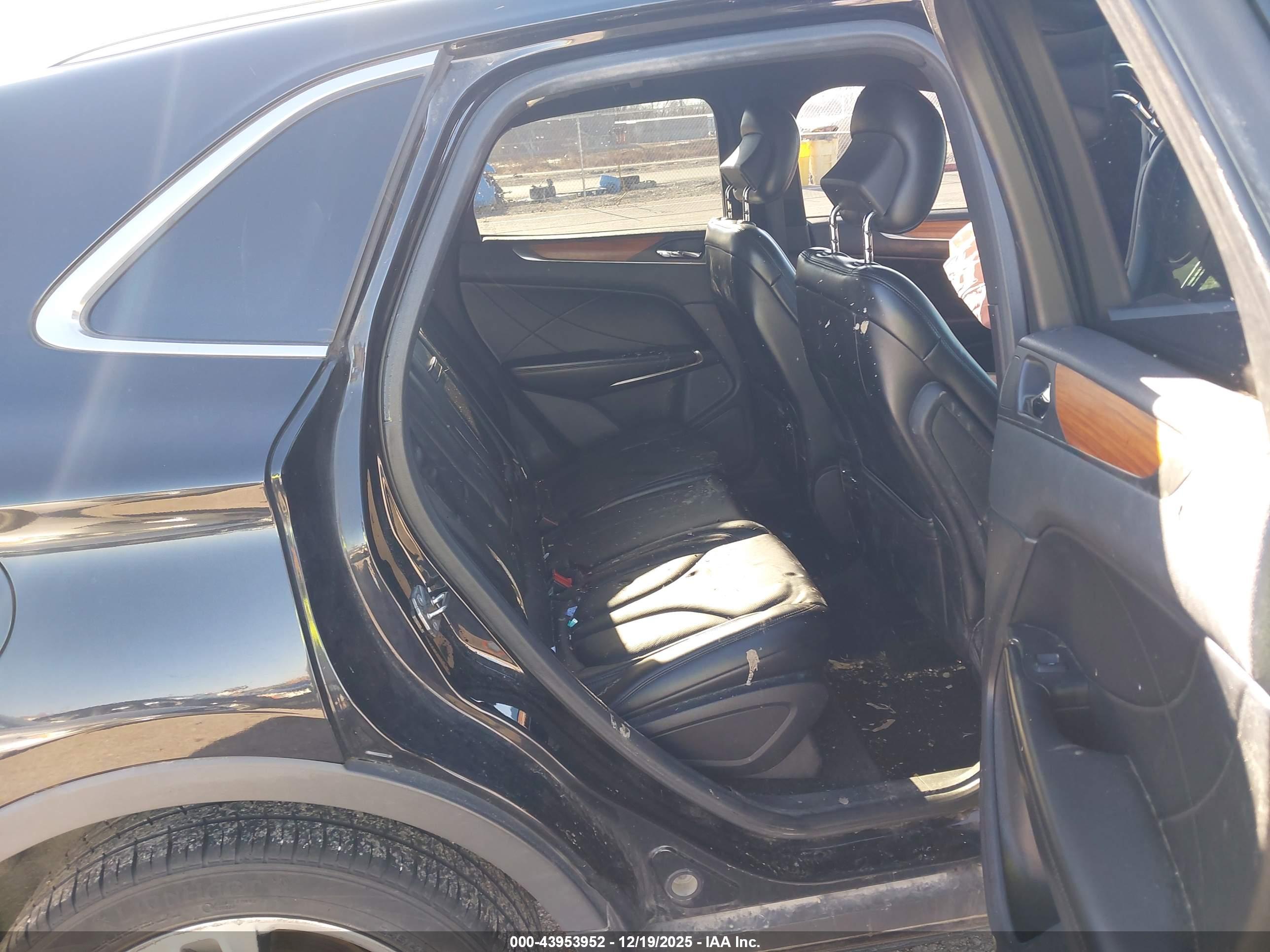 LINCOLN MKC image 8