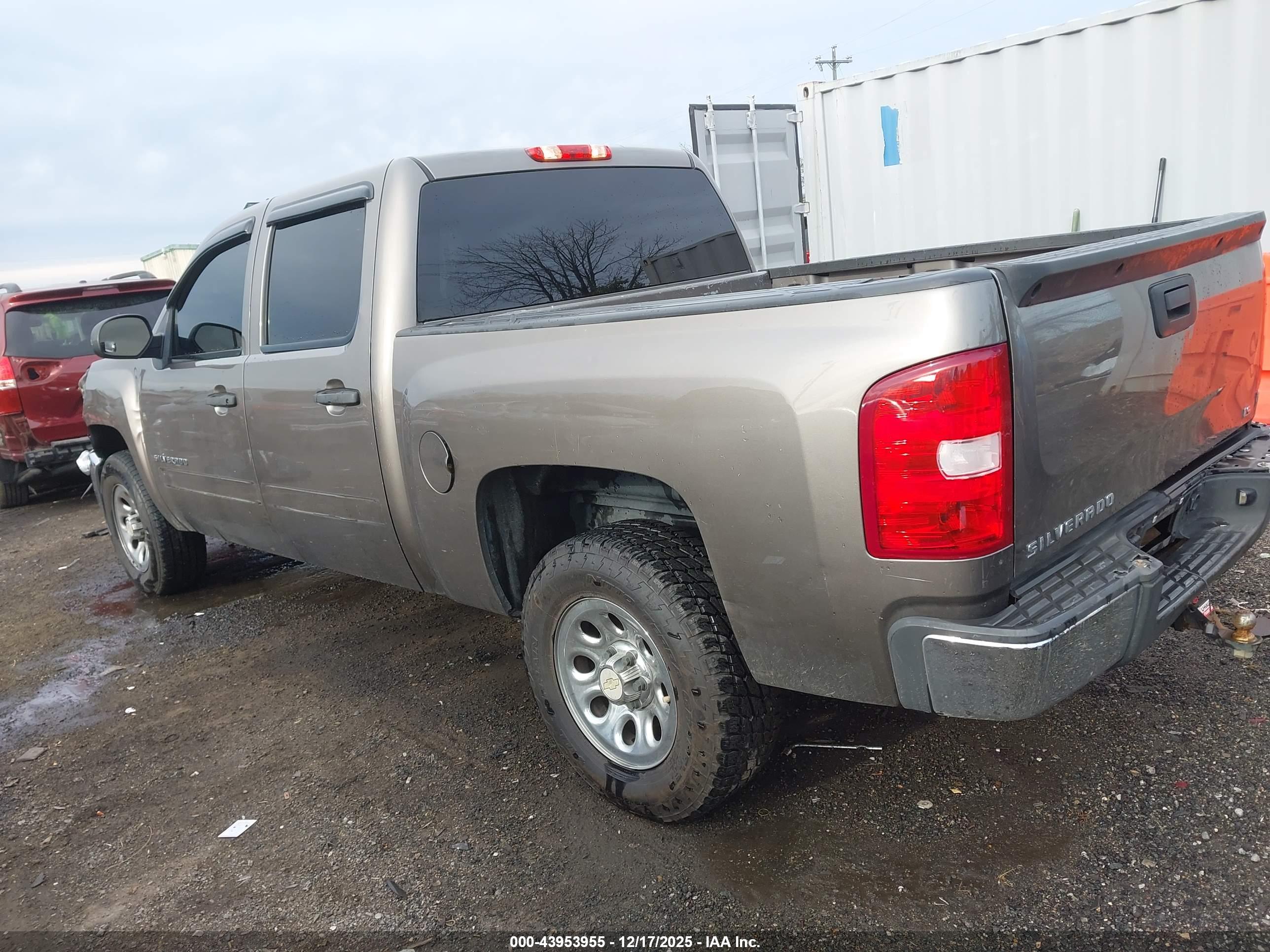 CHEVROLET SILVERADO image 3