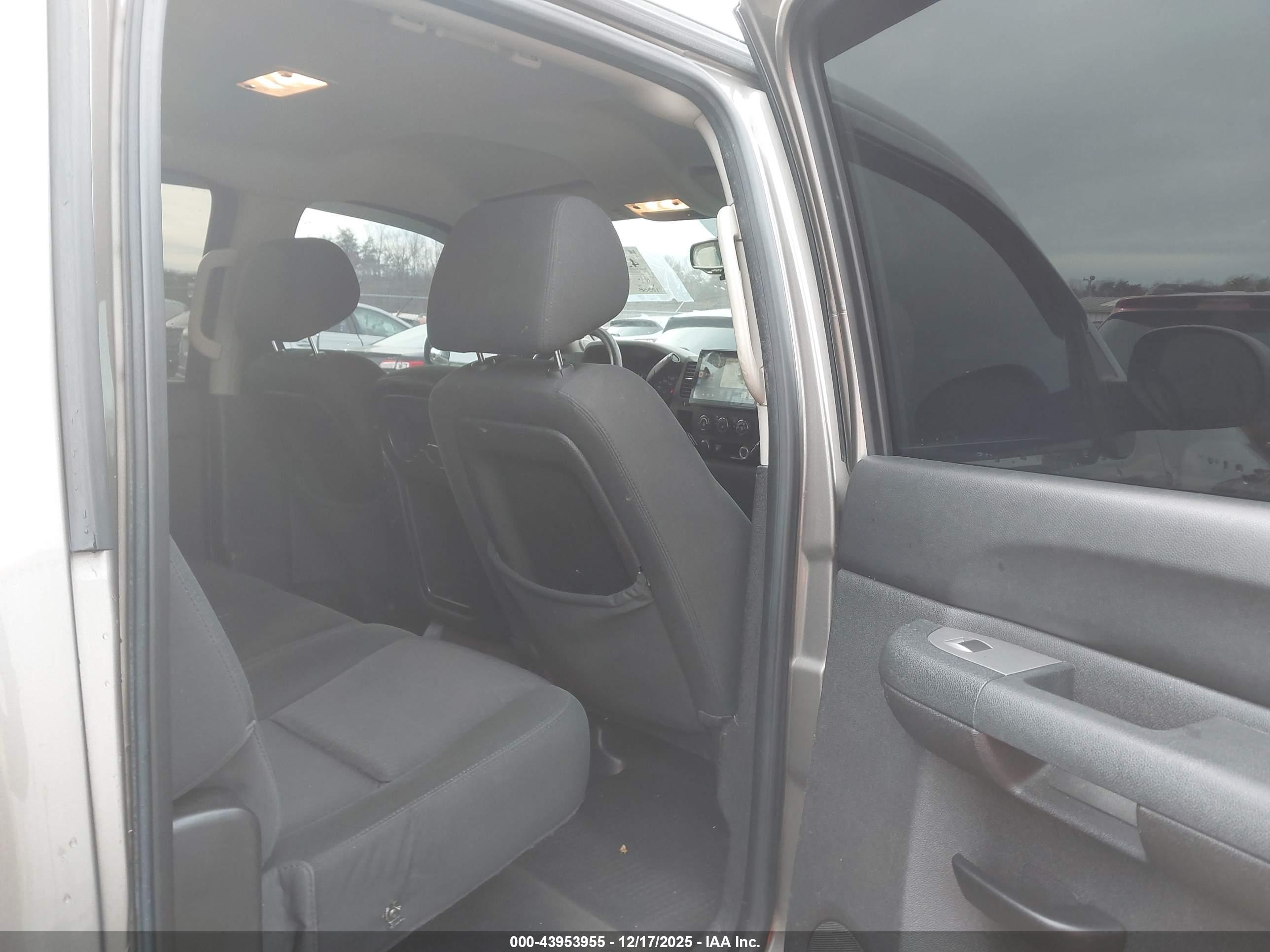 CHEVROLET SILVERADO image 8