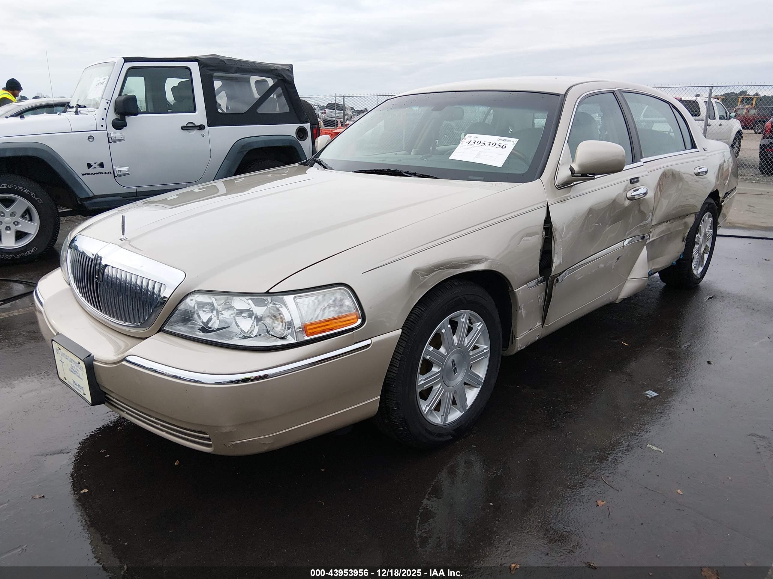 LINCOLN TOWN image 2
