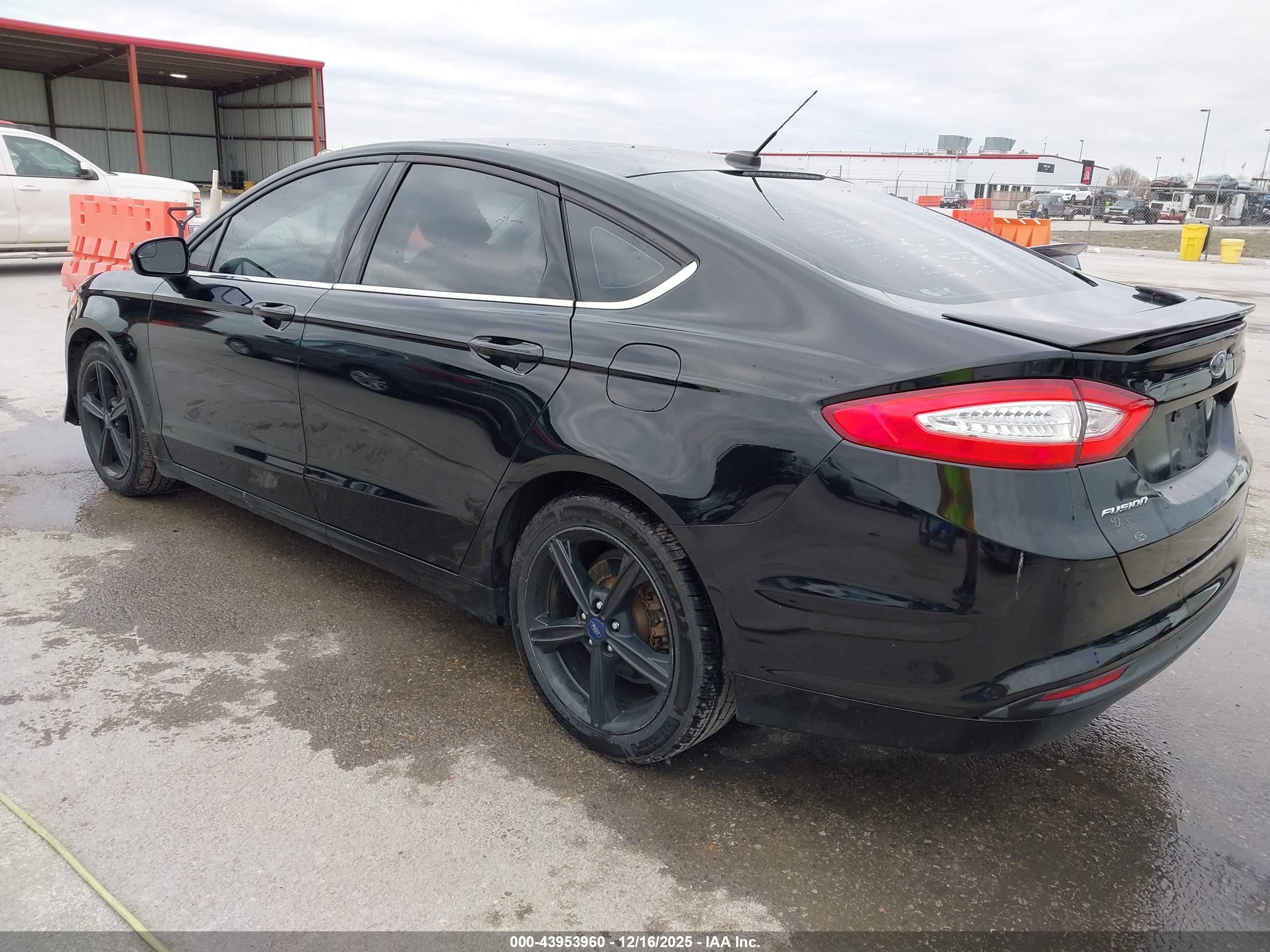 FORD FUSION image 3