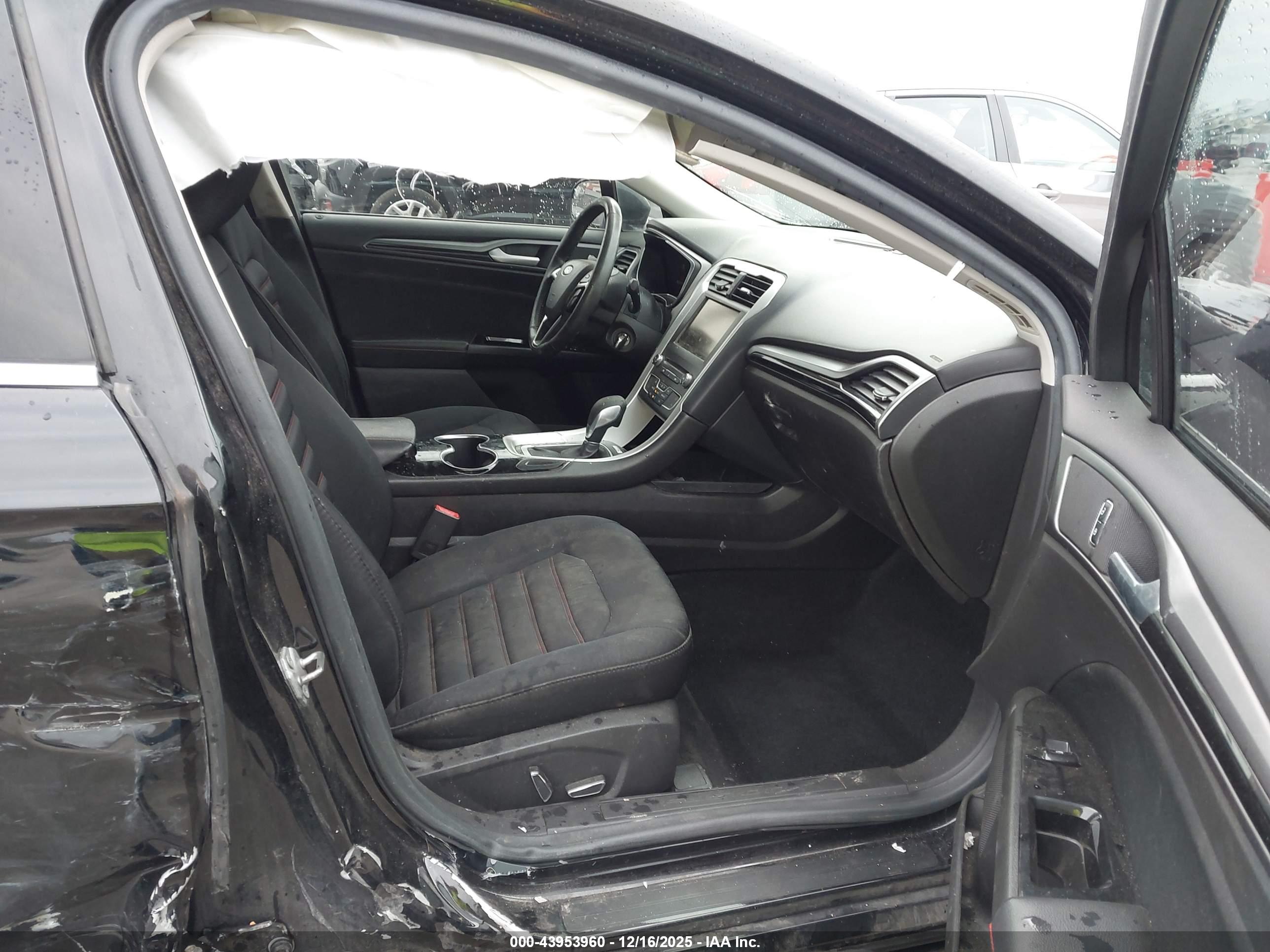 FORD FUSION image 5