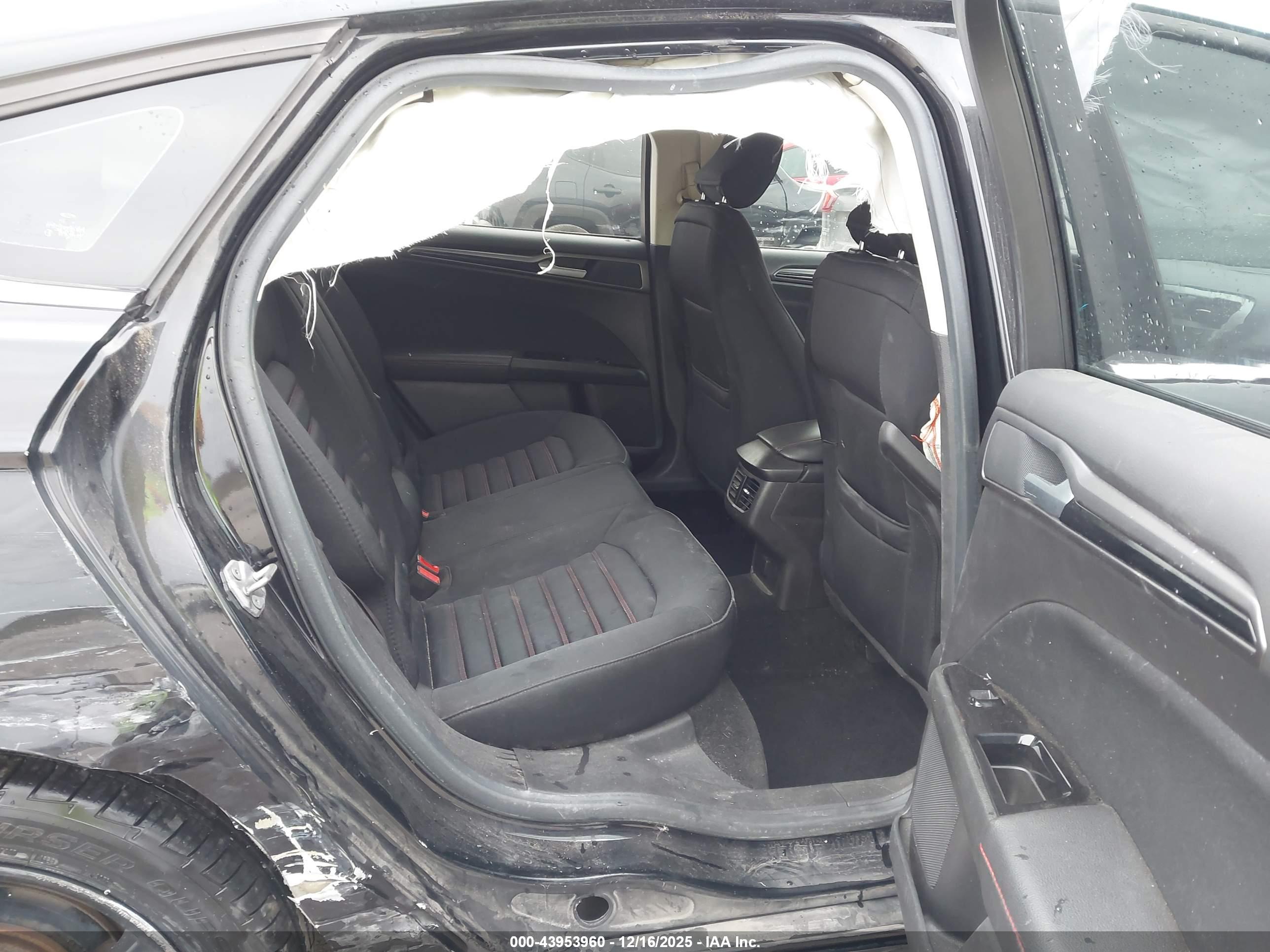 FORD FUSION image 8