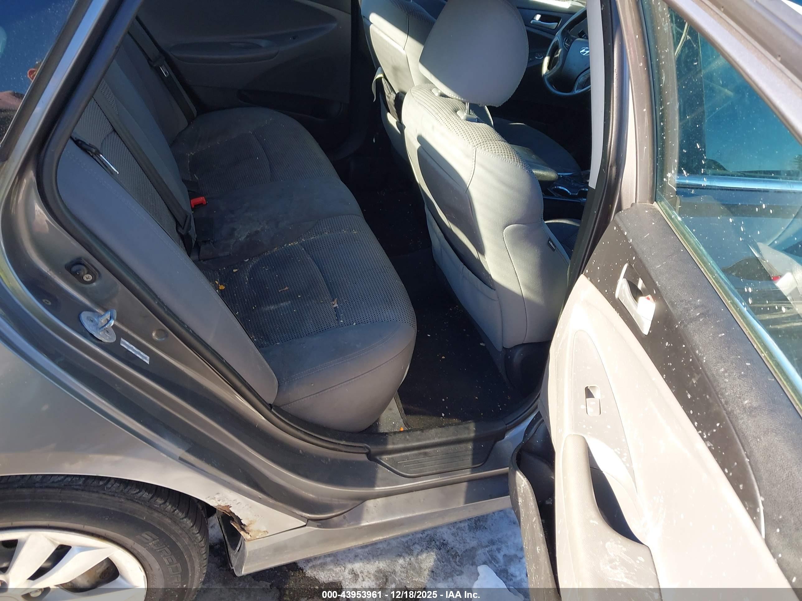 HYUNDAI SONATA image 8