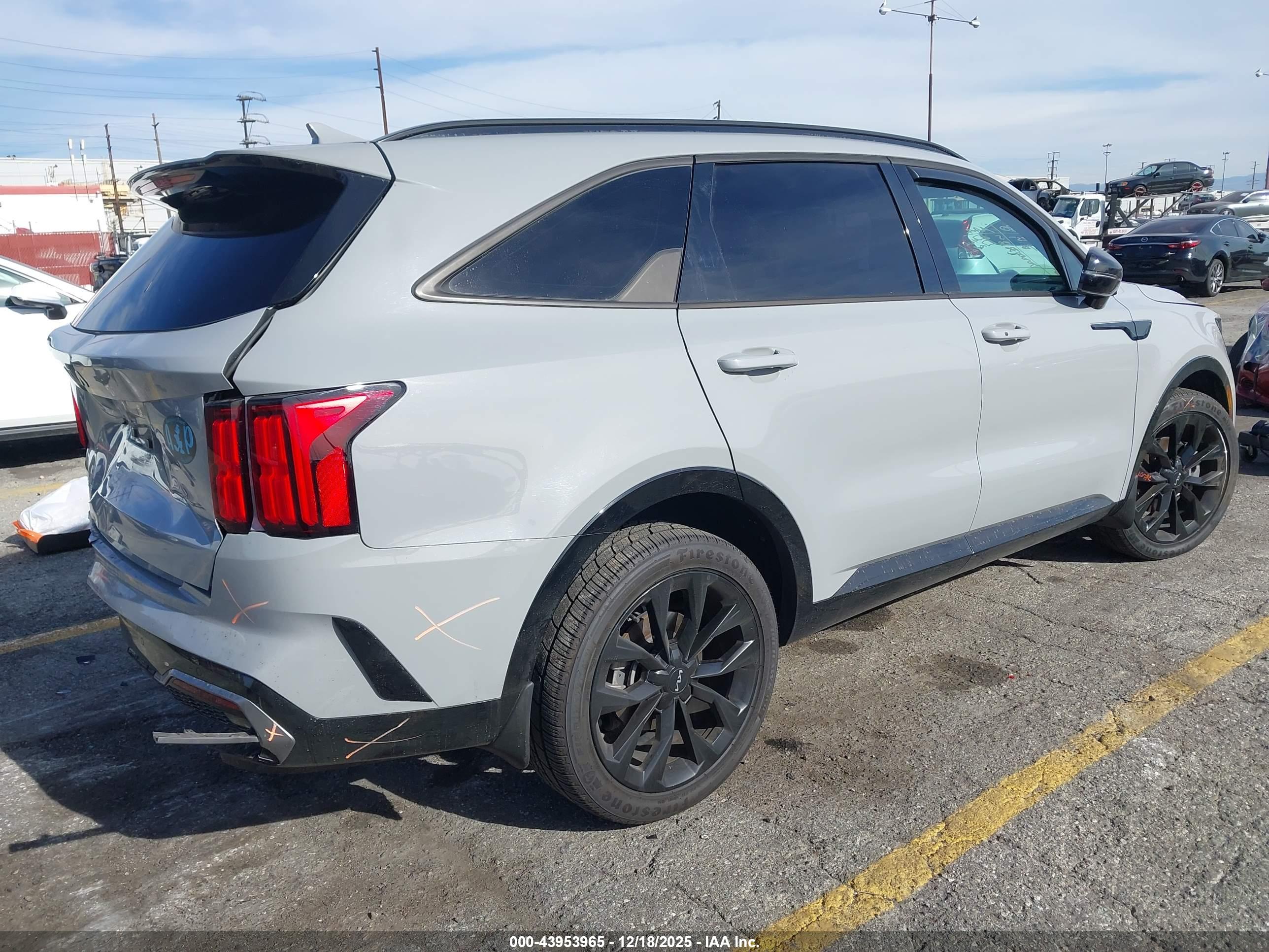 KIA SORENTO image 4