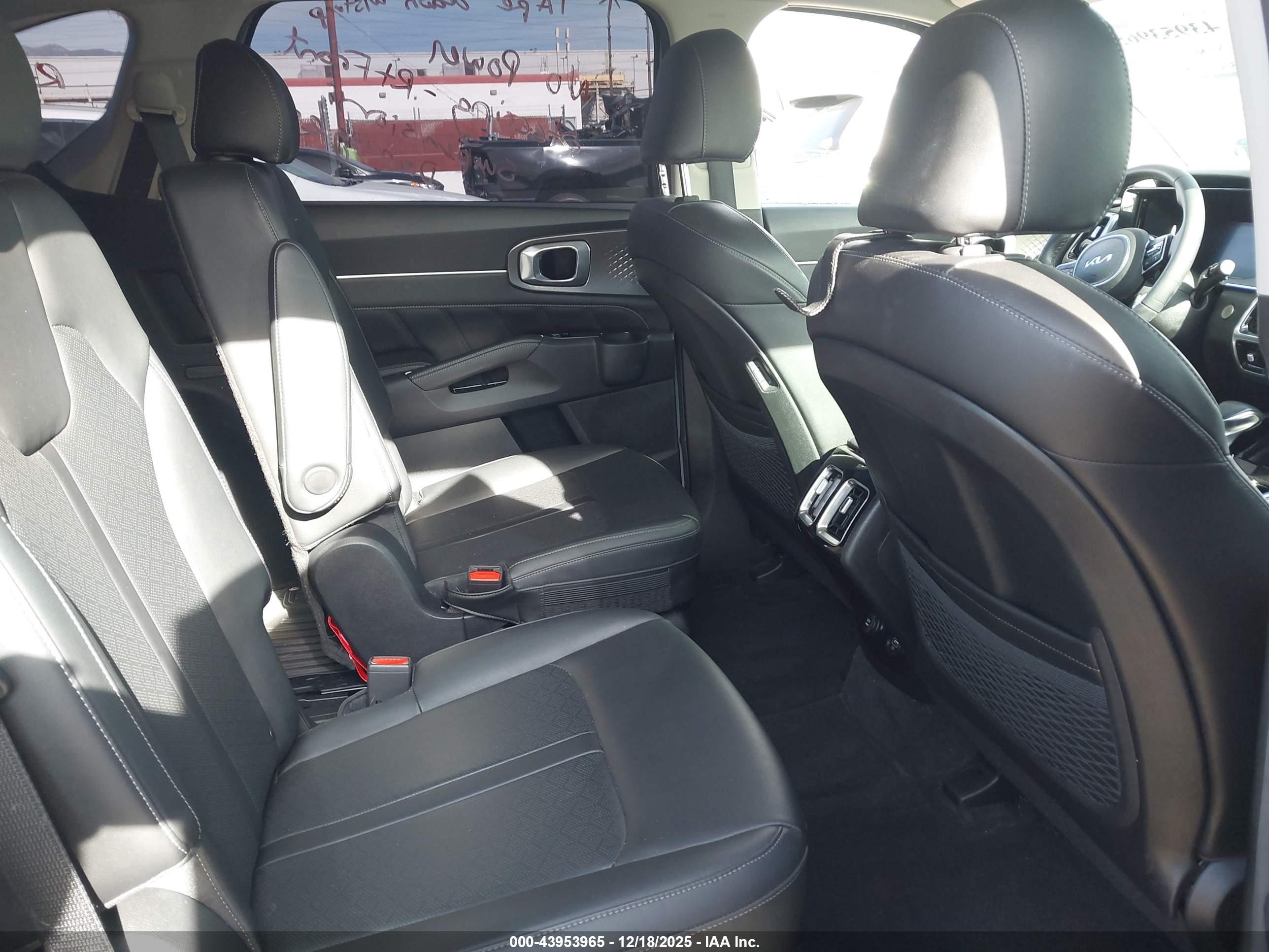 KIA SORENTO image 8
