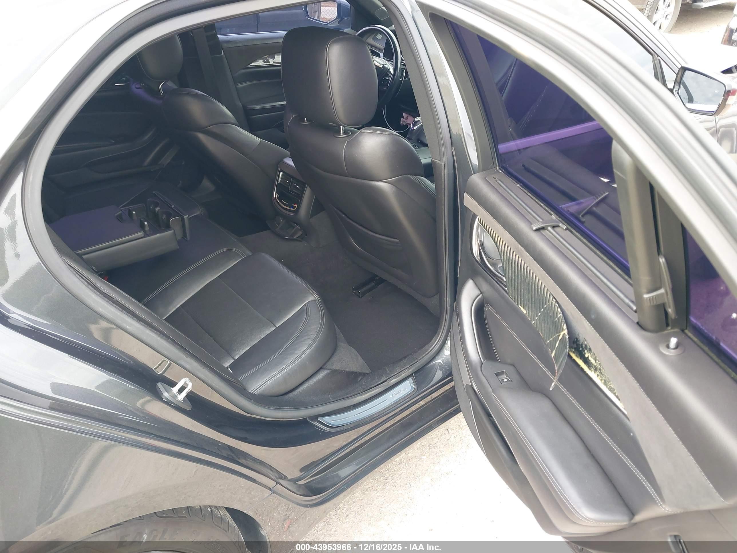 CADILLAC CTS image 8