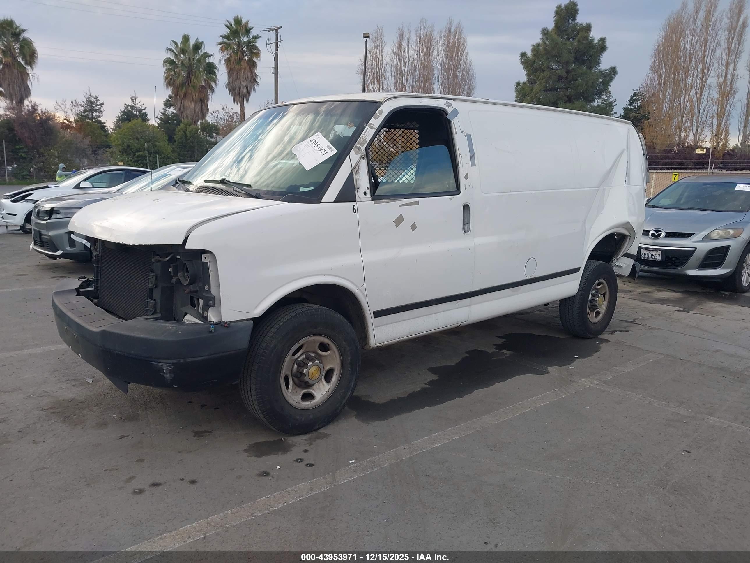 CHEVROLET EXPRESS image 2