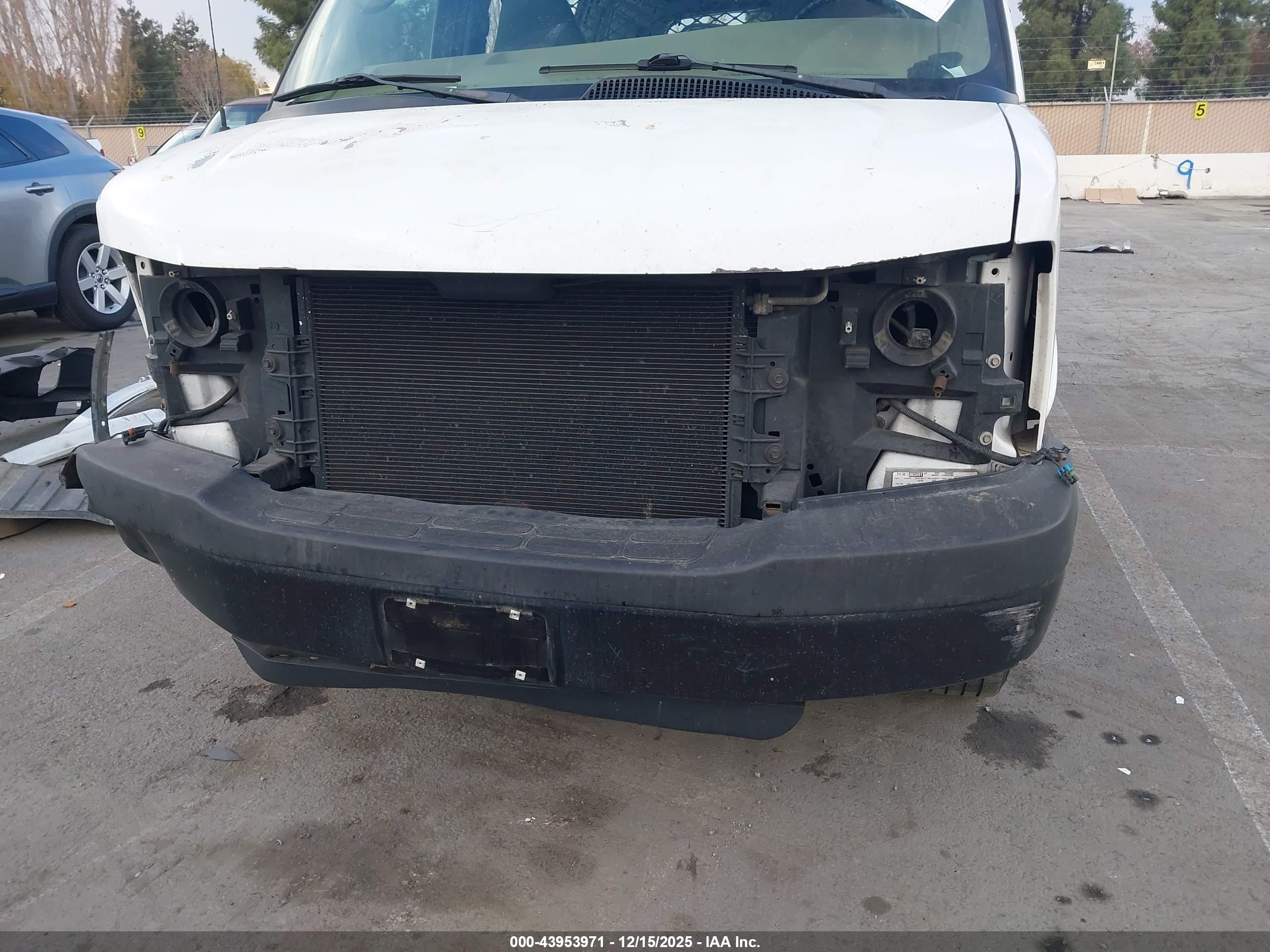 CHEVROLET EXPRESS image 6