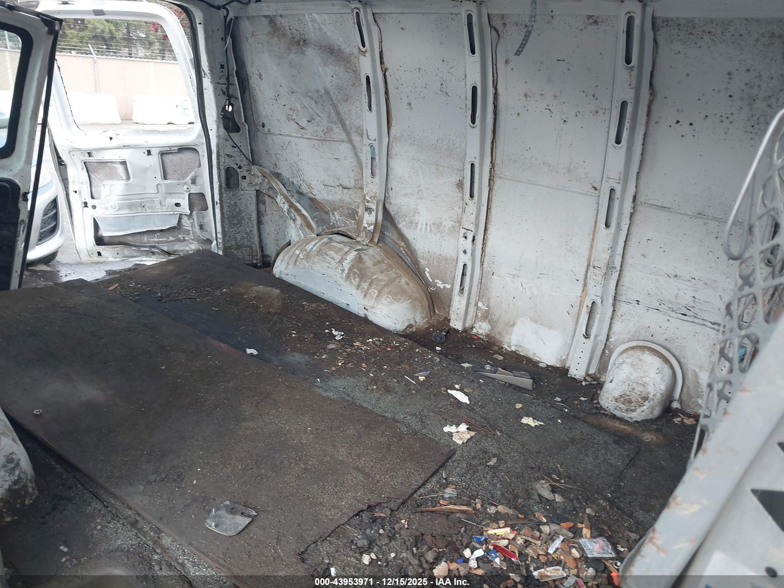 CHEVROLET EXPRESS image 8