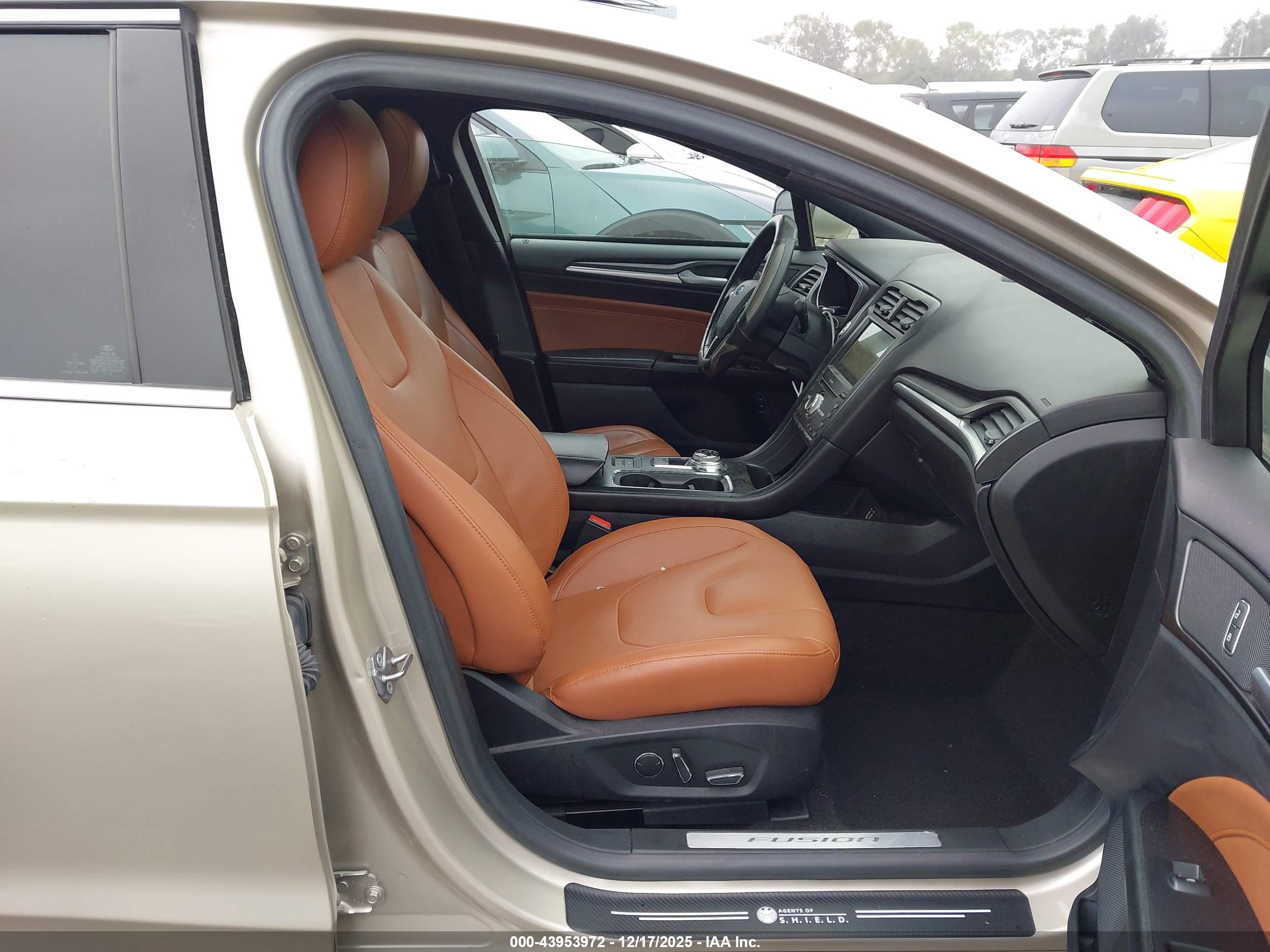 FORD FUSION image 5
