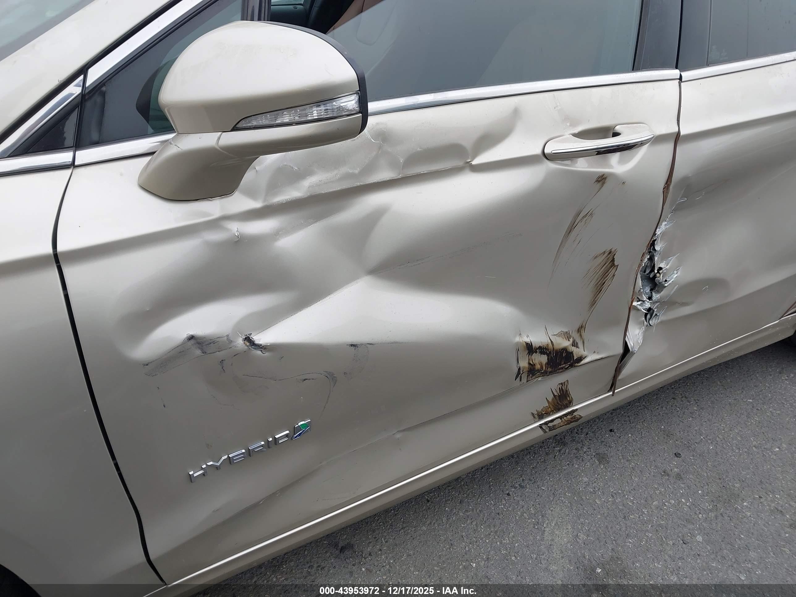 FORD FUSION image 6