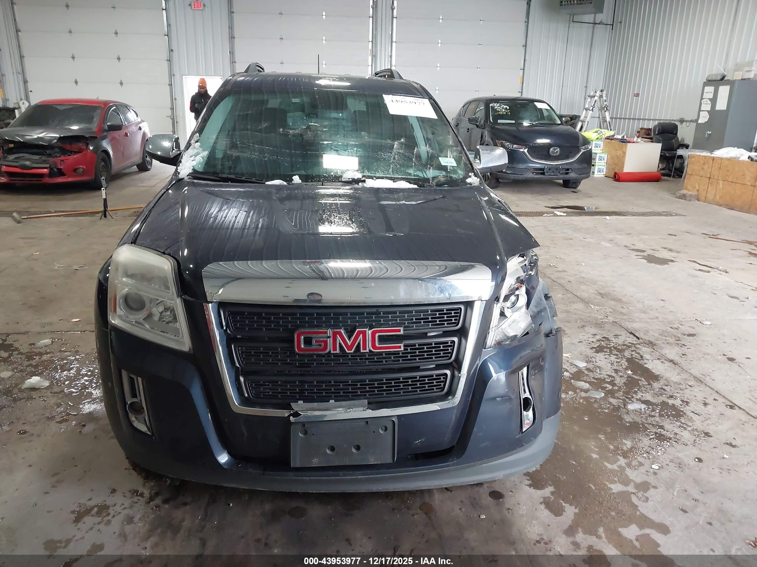 GMC TERRAIN image 6