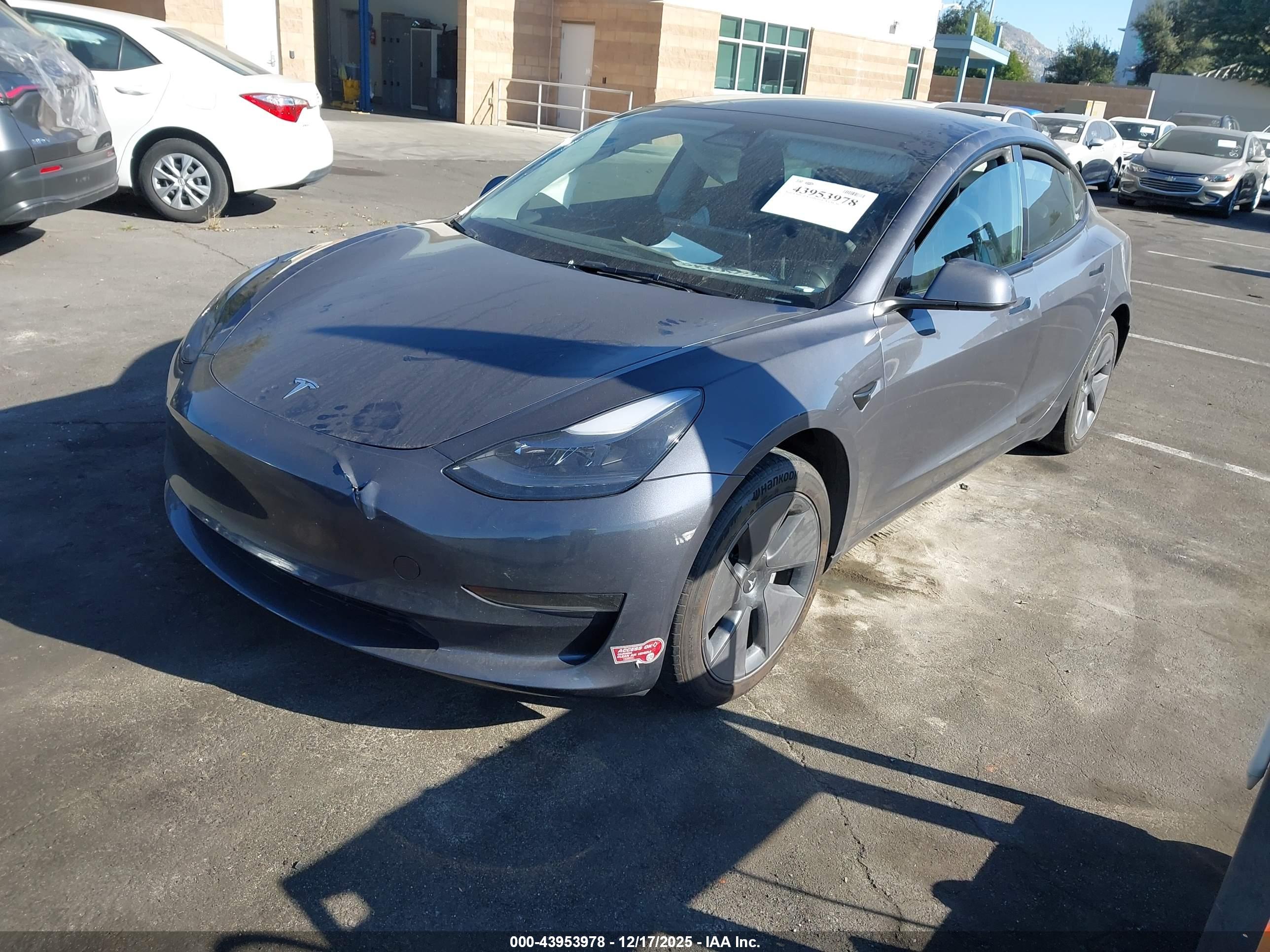 TESLA MODEL image 2