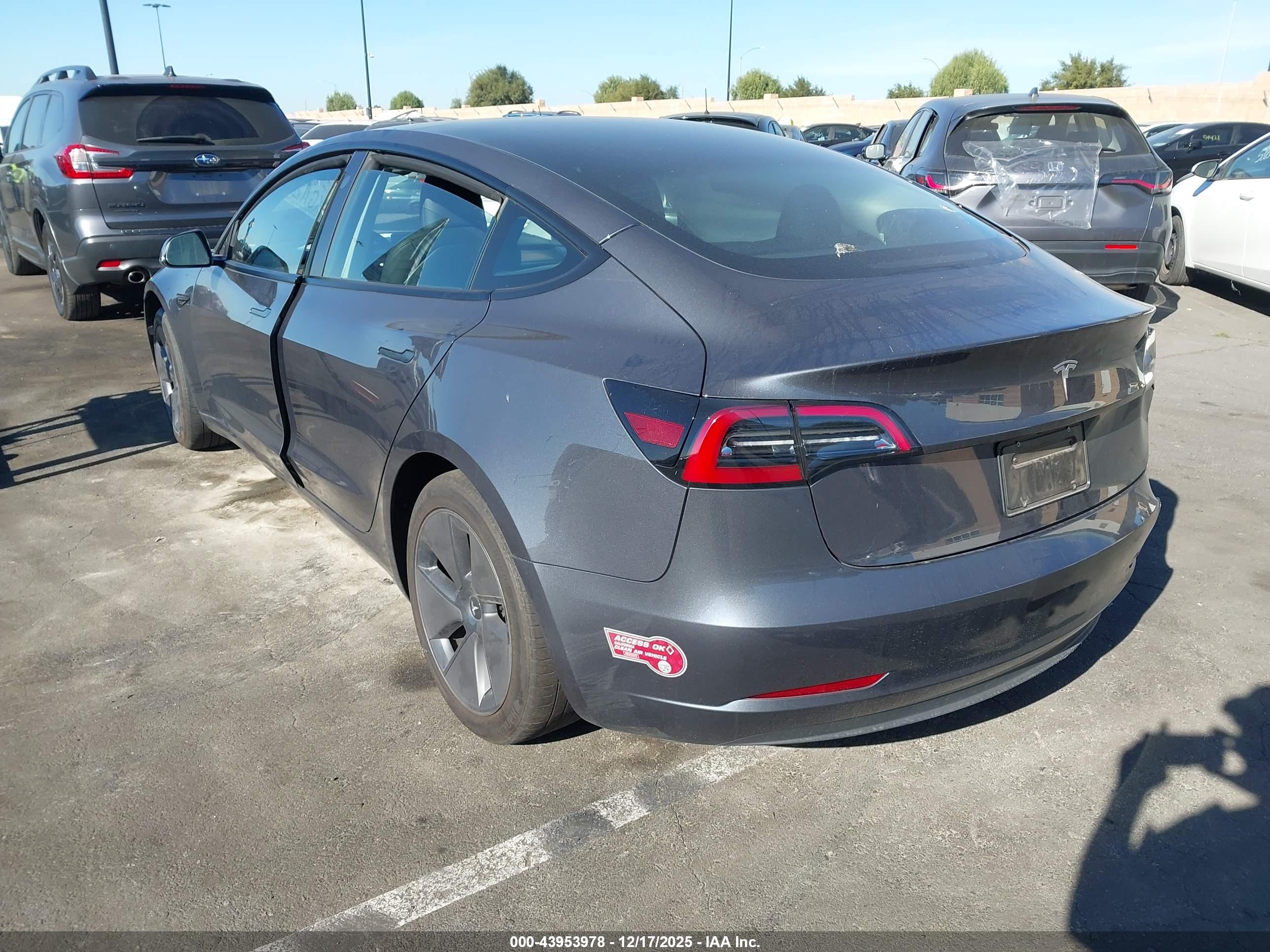 TESLA MODEL image 3