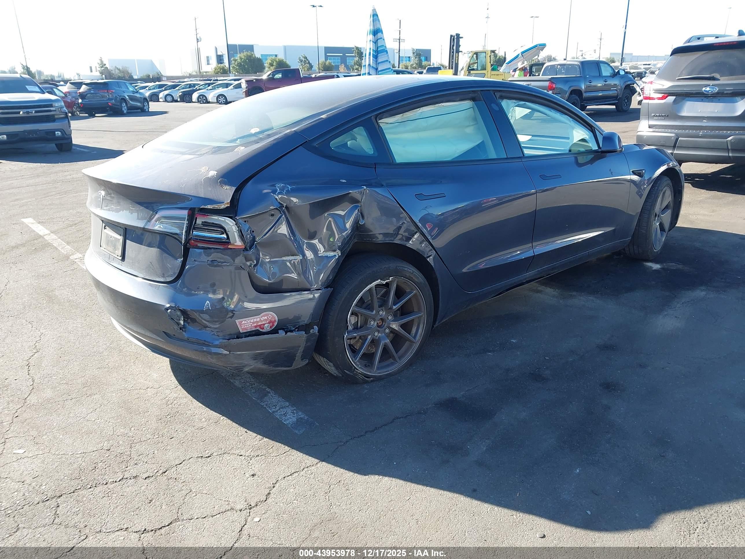 TESLA MODEL image 4