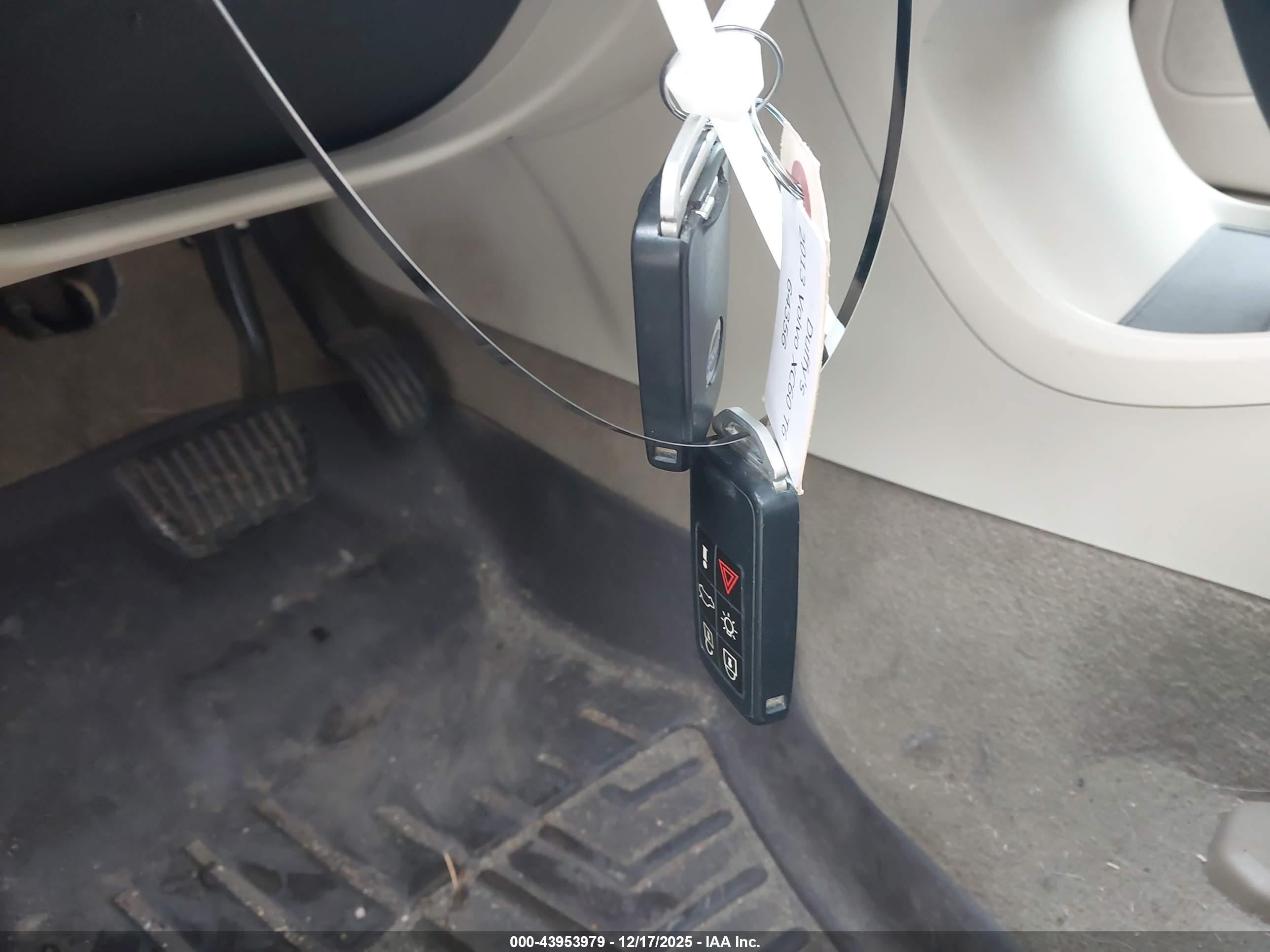 VOLVO XC60 image 11