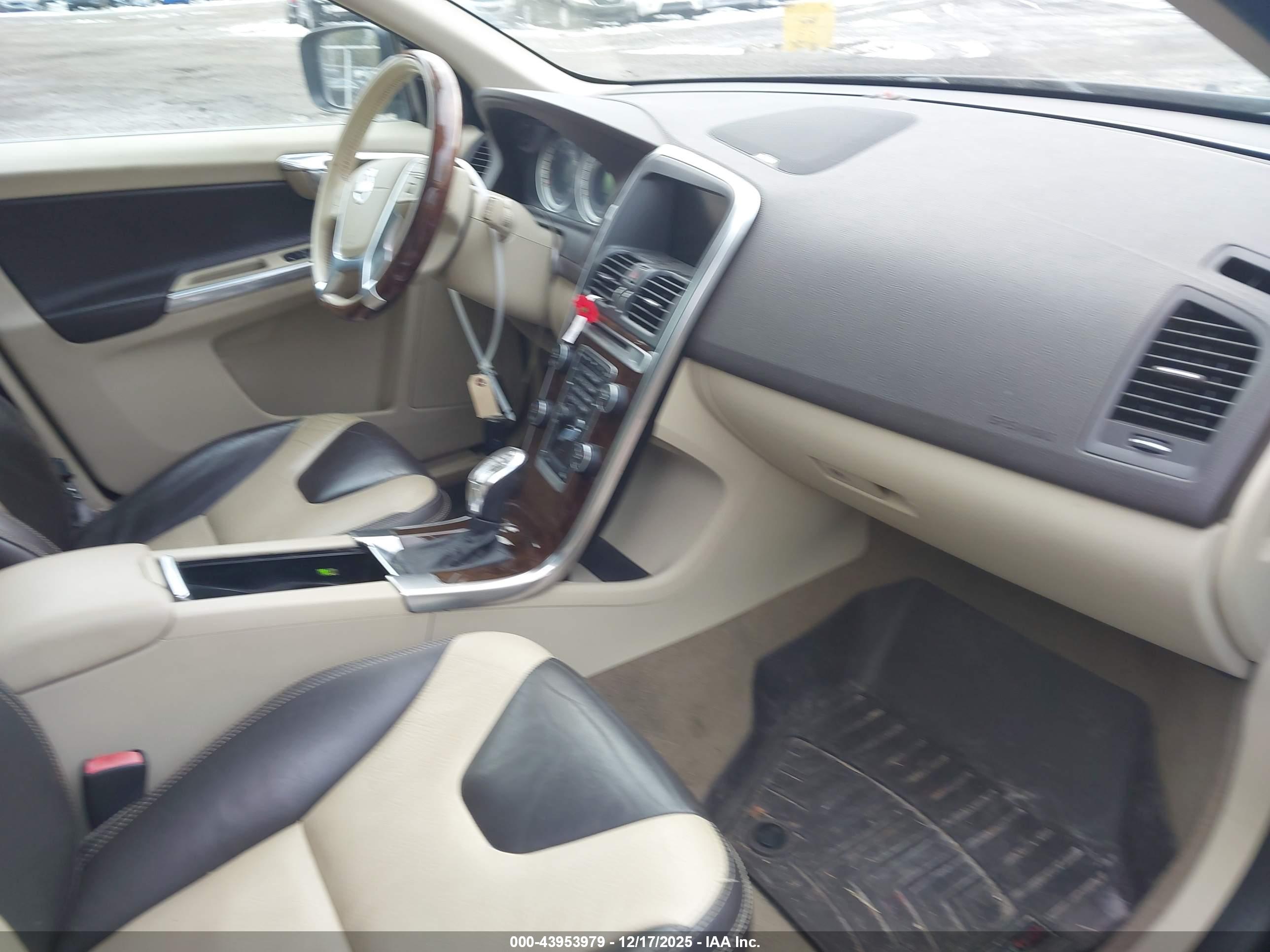 VOLVO XC60 image 5