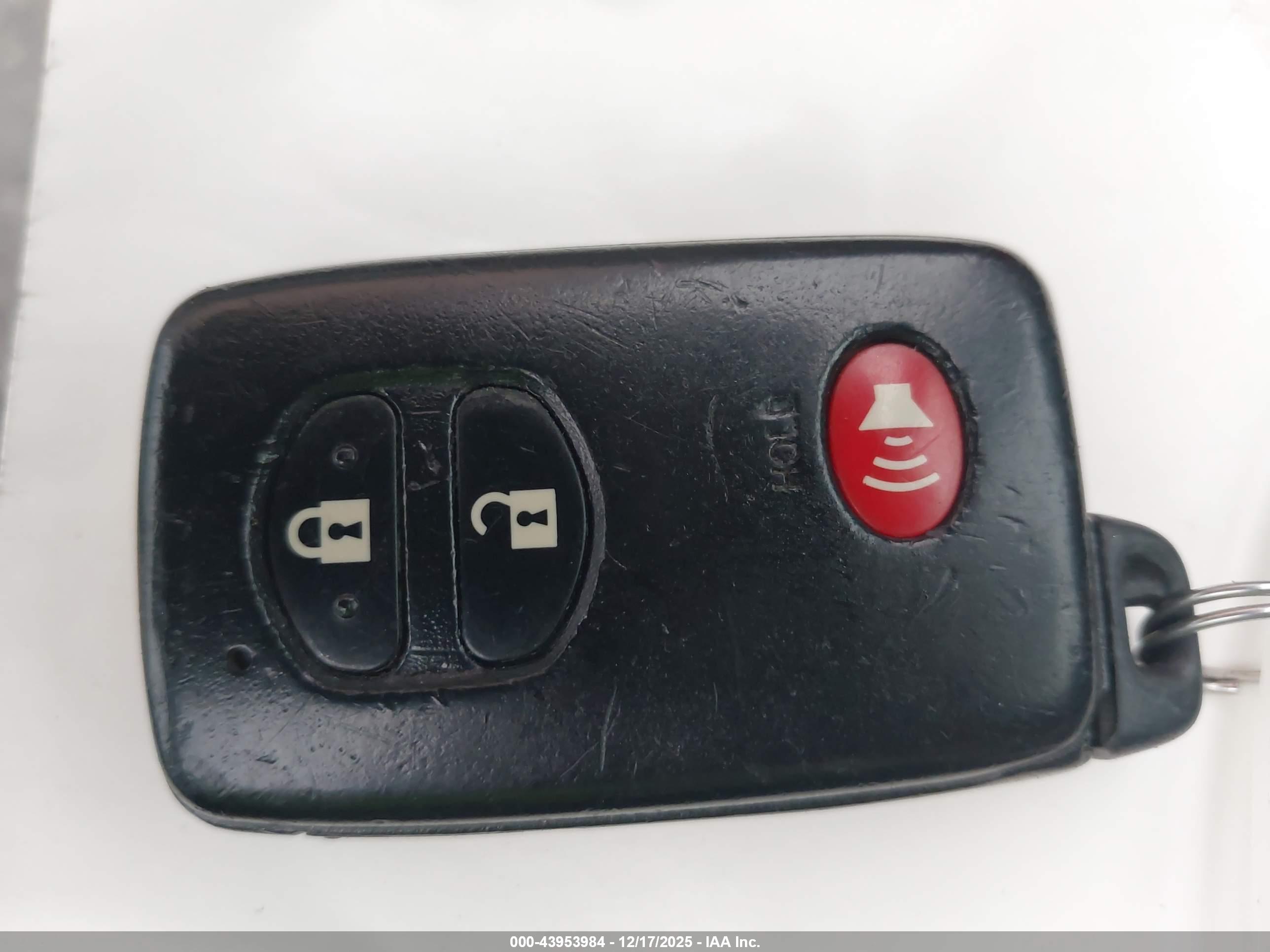 TOYOTA PRIUS image 11