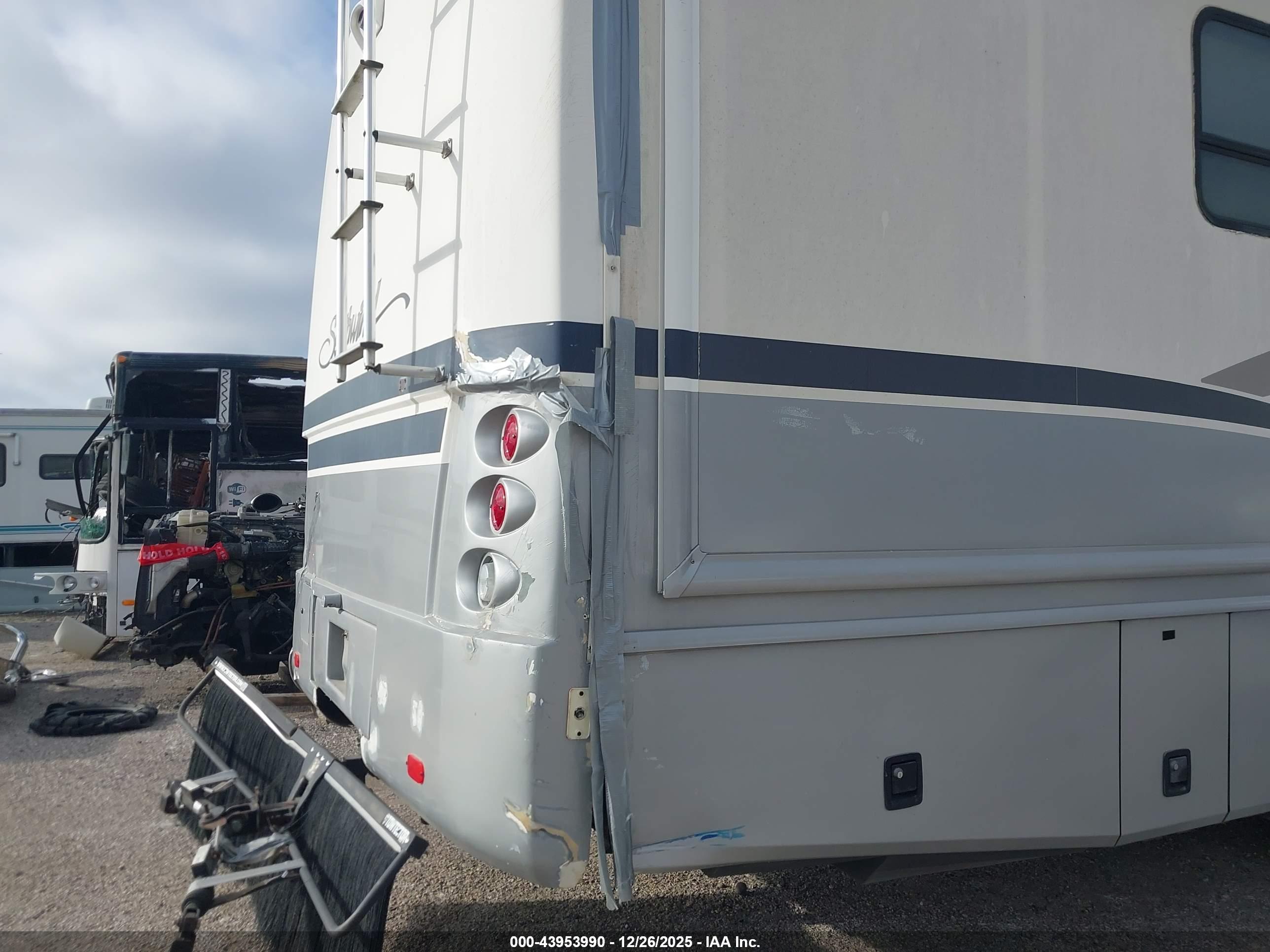 SOUTHWIND MOTORHOME image 6