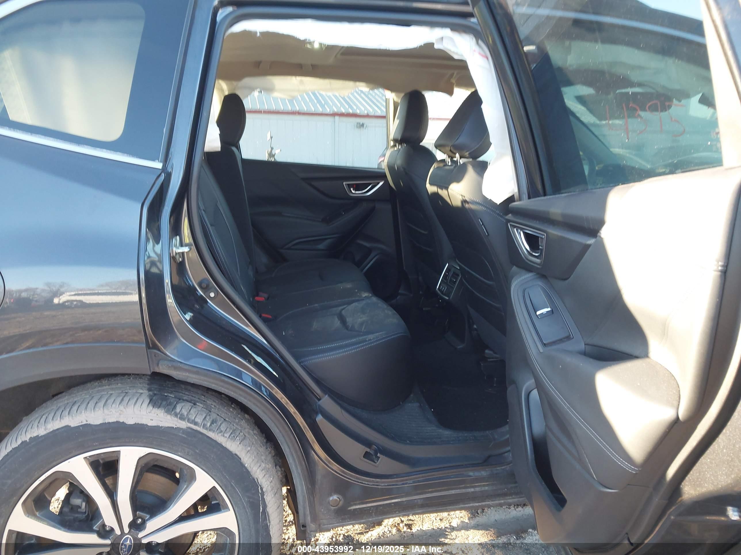 SUBARU FORESTER image 8