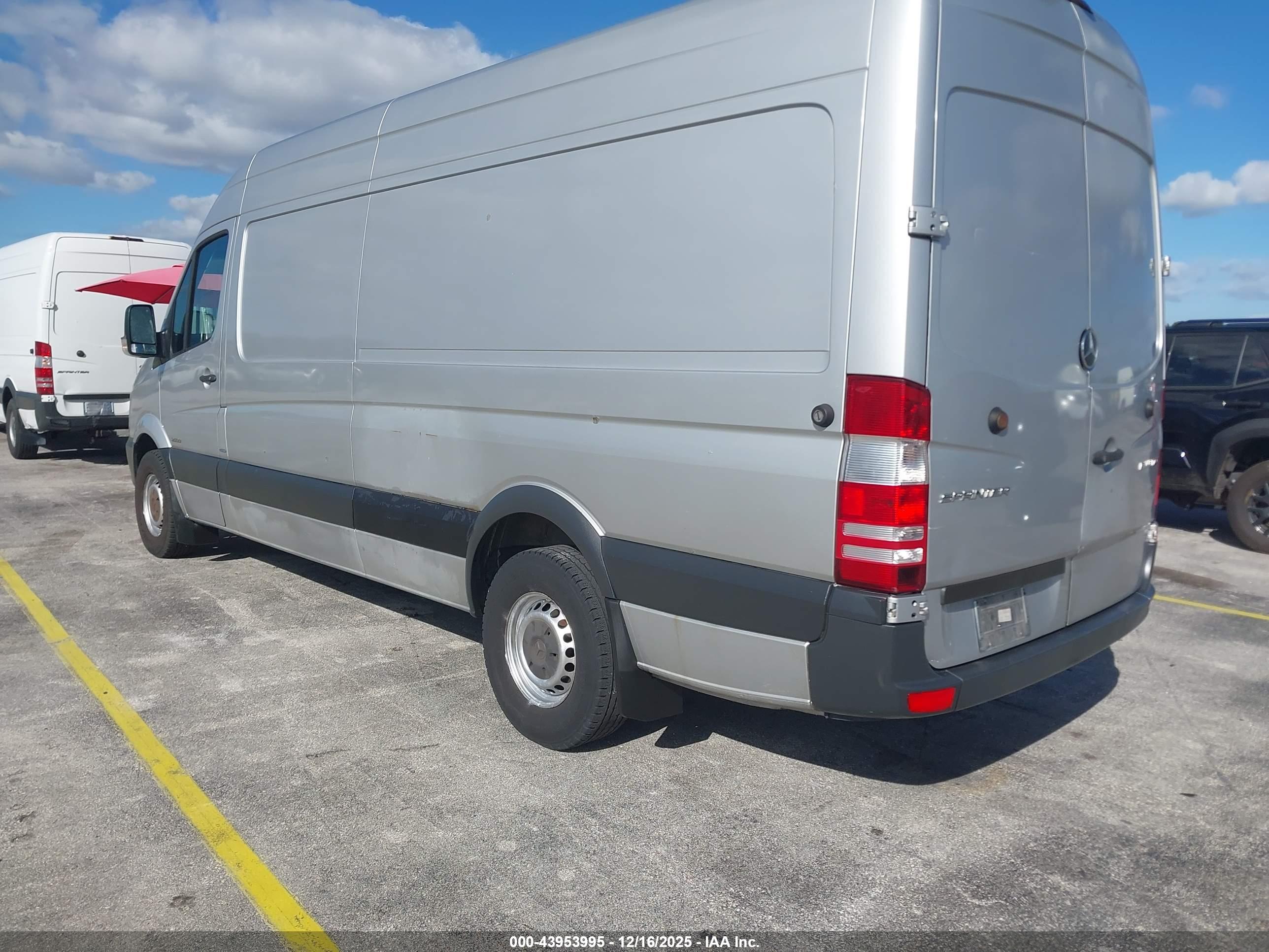 MERCEDES-BENZ SPRINTER image 3