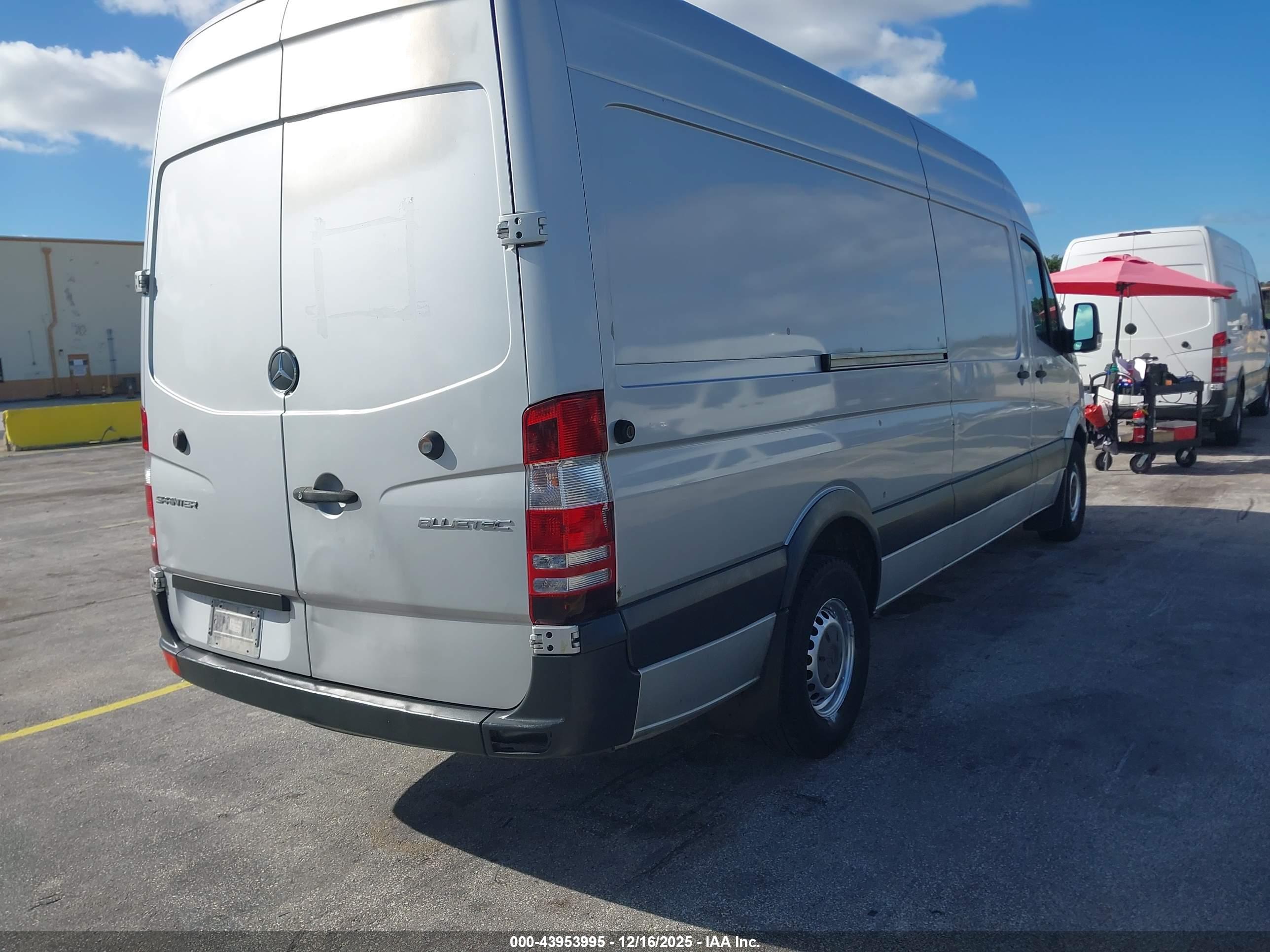 MERCEDES-BENZ SPRINTER image 4