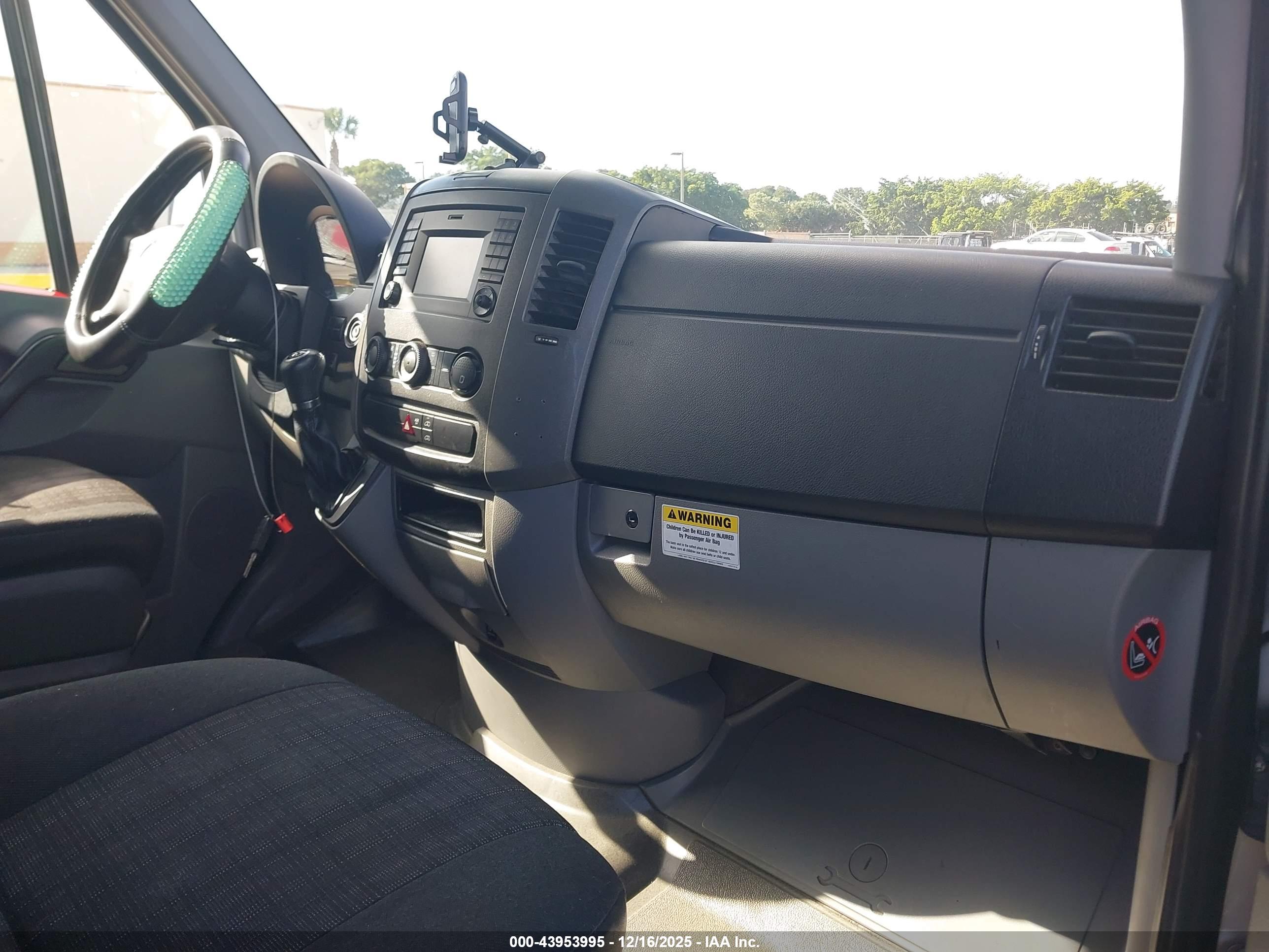 MERCEDES-BENZ SPRINTER image 5