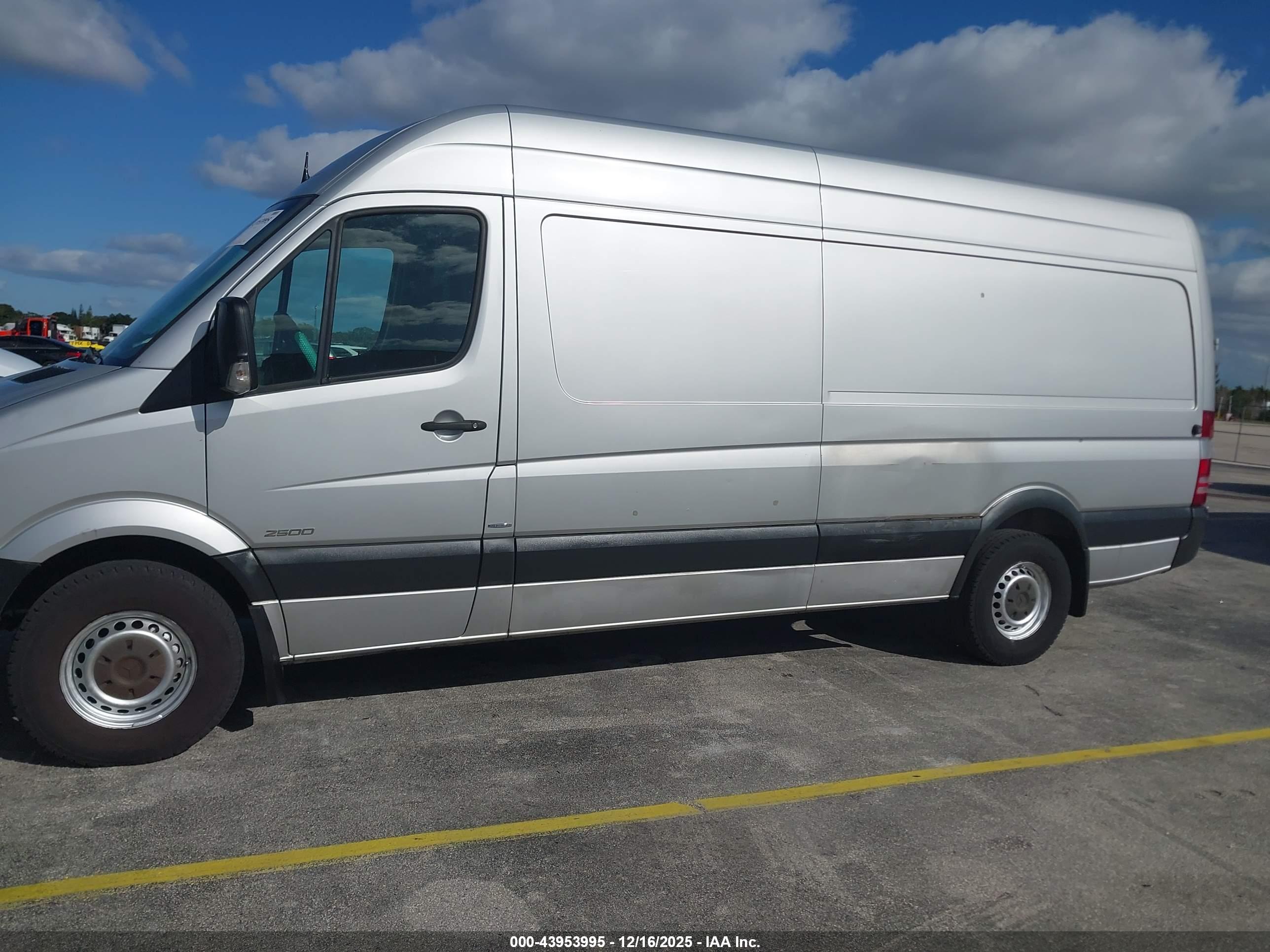 MERCEDES-BENZ SPRINTER image 6