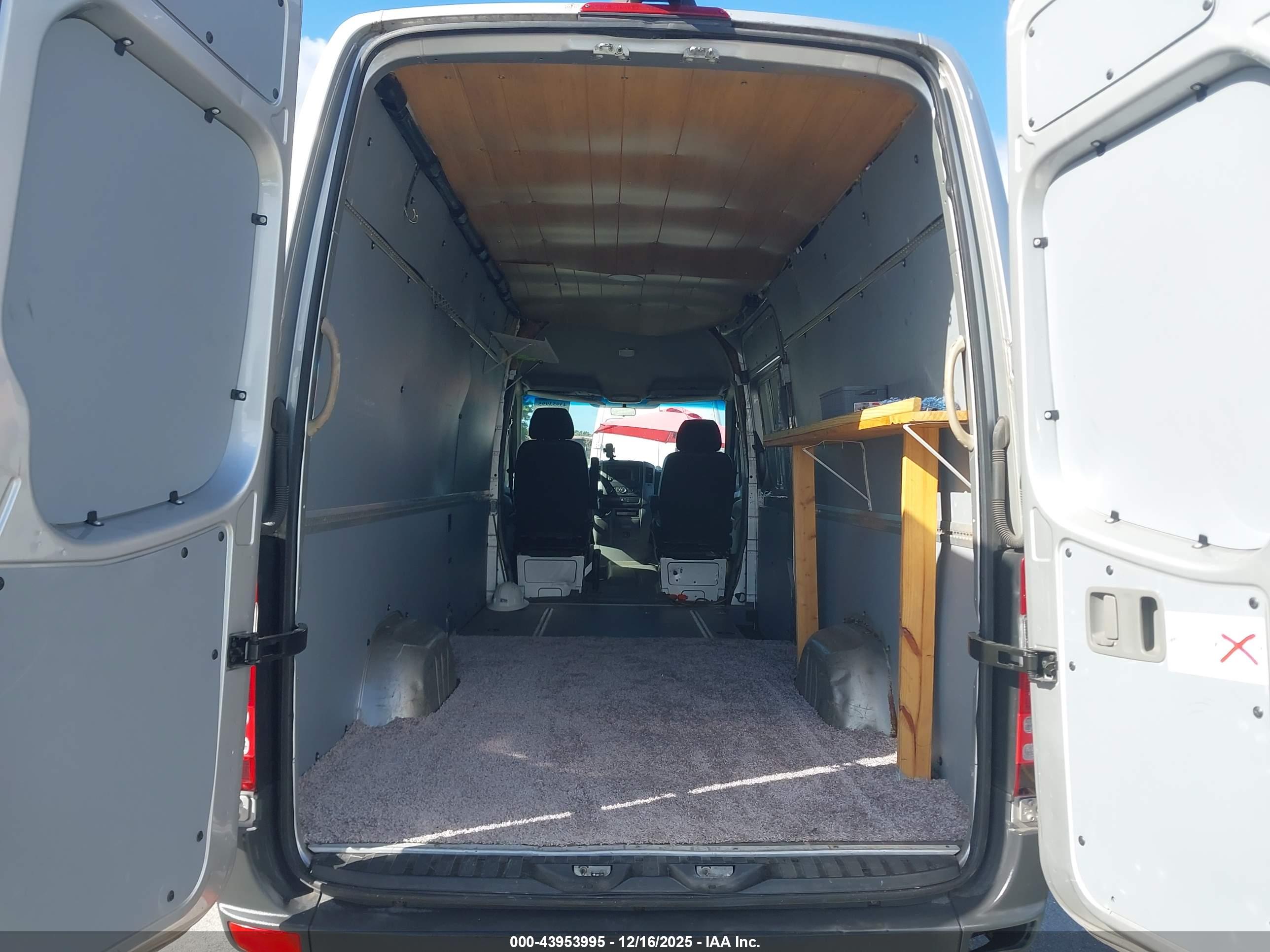 MERCEDES-BENZ SPRINTER image 8