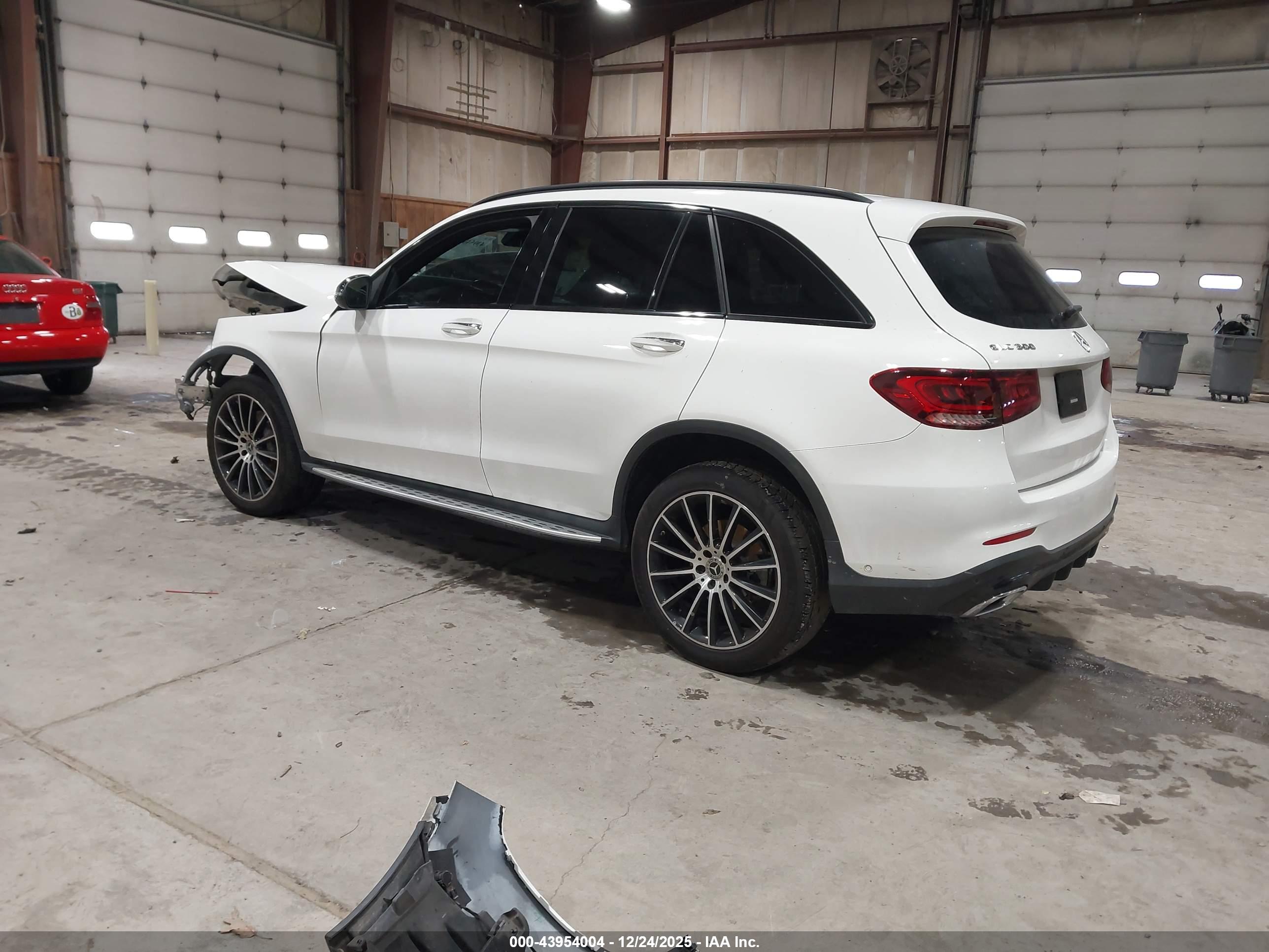 MERCEDES-BENZ GLC image 3