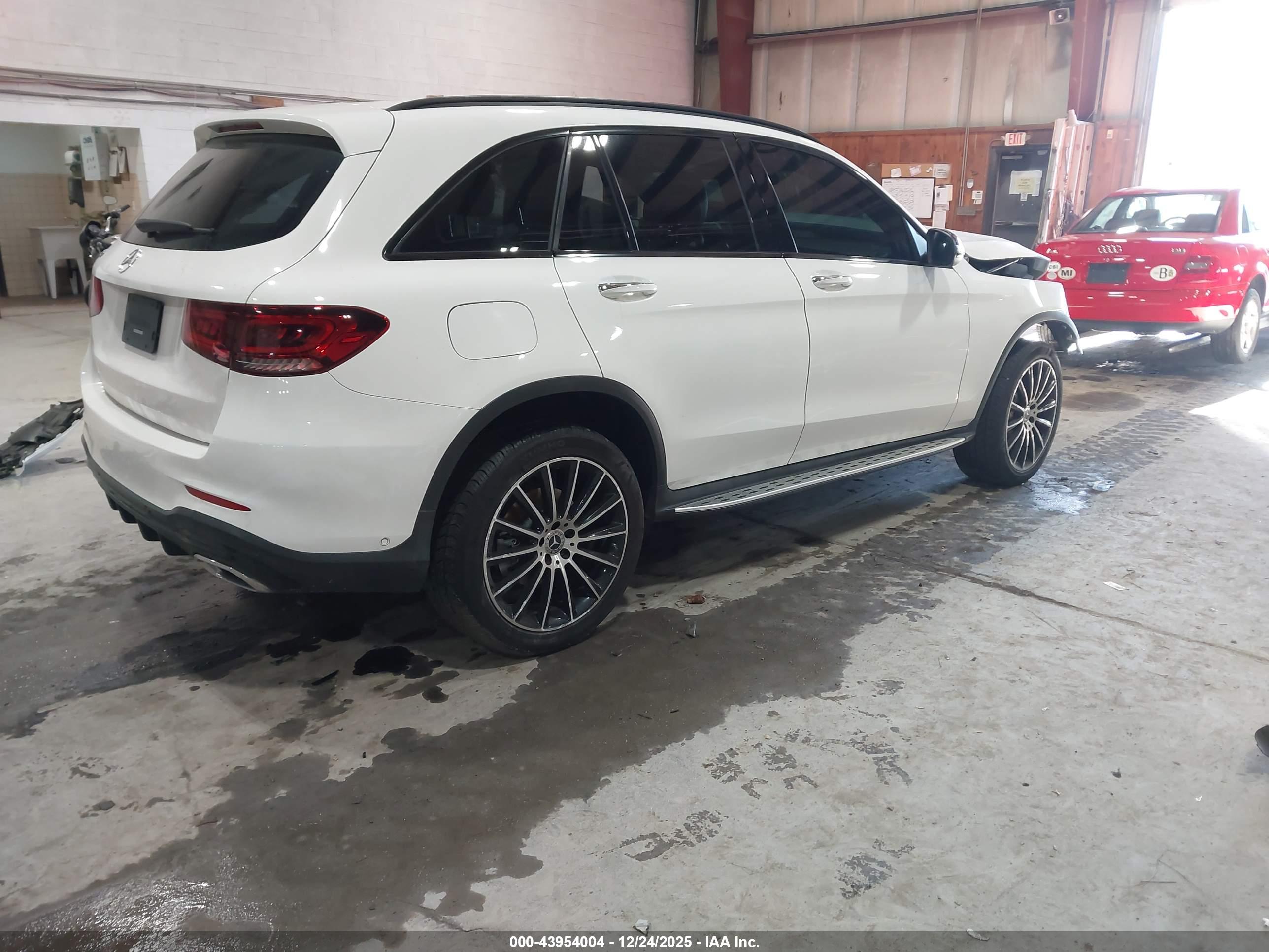 MERCEDES-BENZ GLC image 4